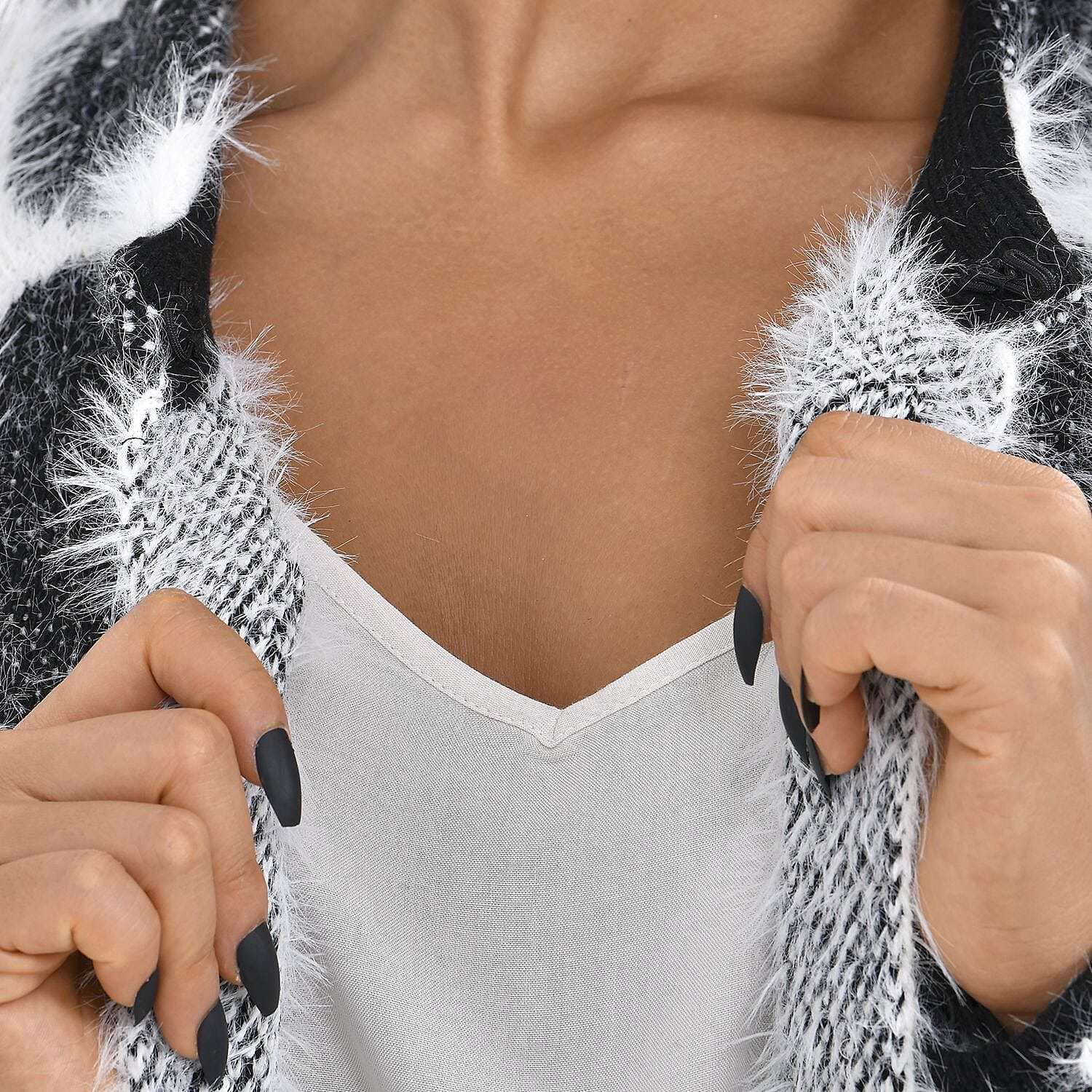 Tamsy Crew Neck Cardigan with Pockets (Size 110x82 cm) - Black - White