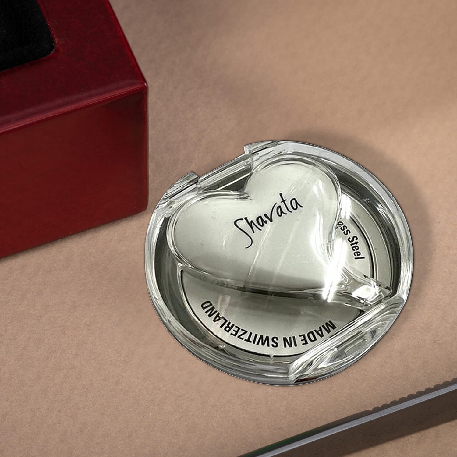 Shavata- Heart Tweezer - White