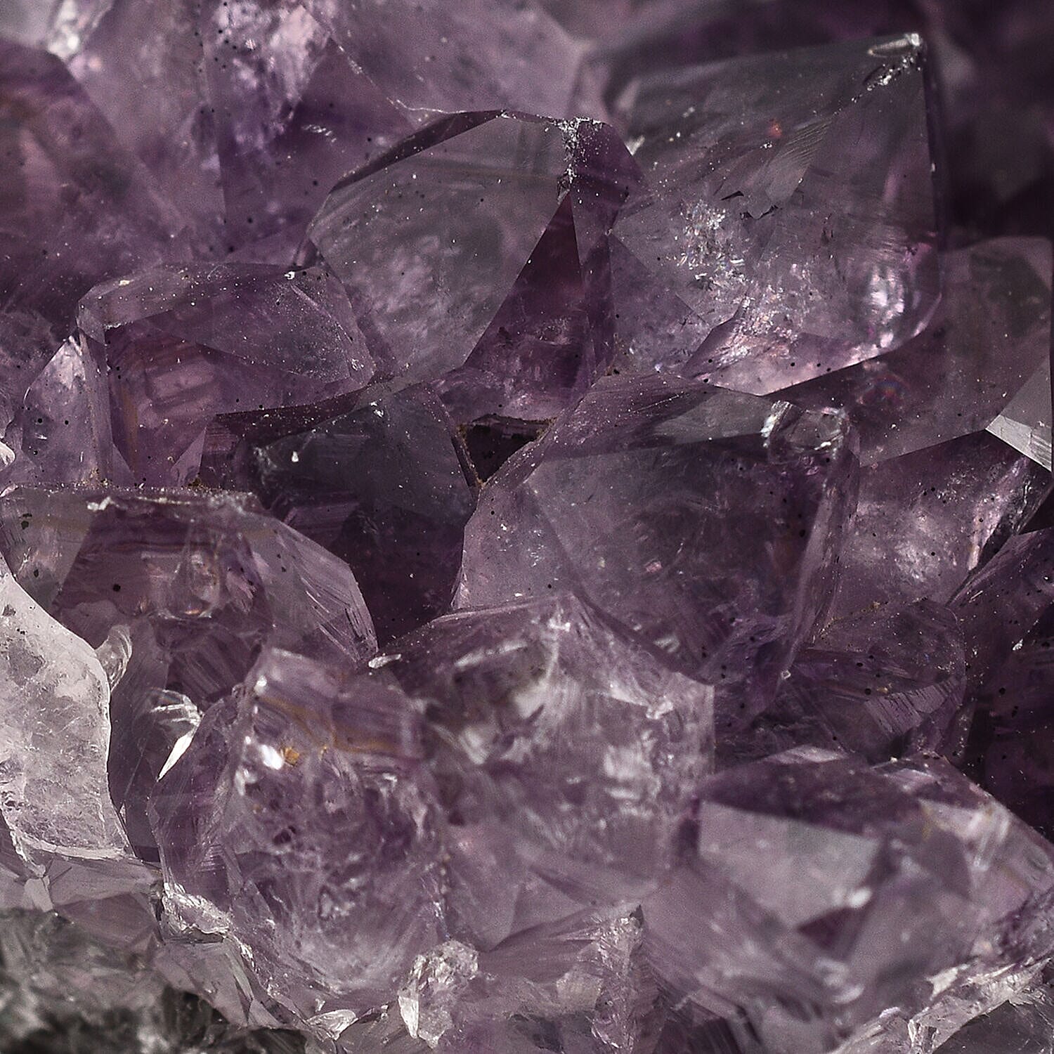 Natural Amethyst Druzy Geode Showpiece 400 Ct