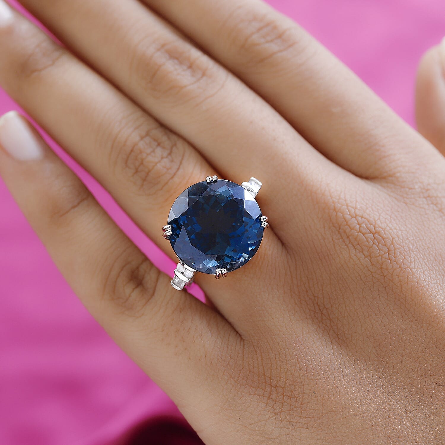 London Blue Topaz & Diamond Ring in Platinum Overlay Sterling Silver 22.11 Ct, Silver Wt. 5.05 Gms