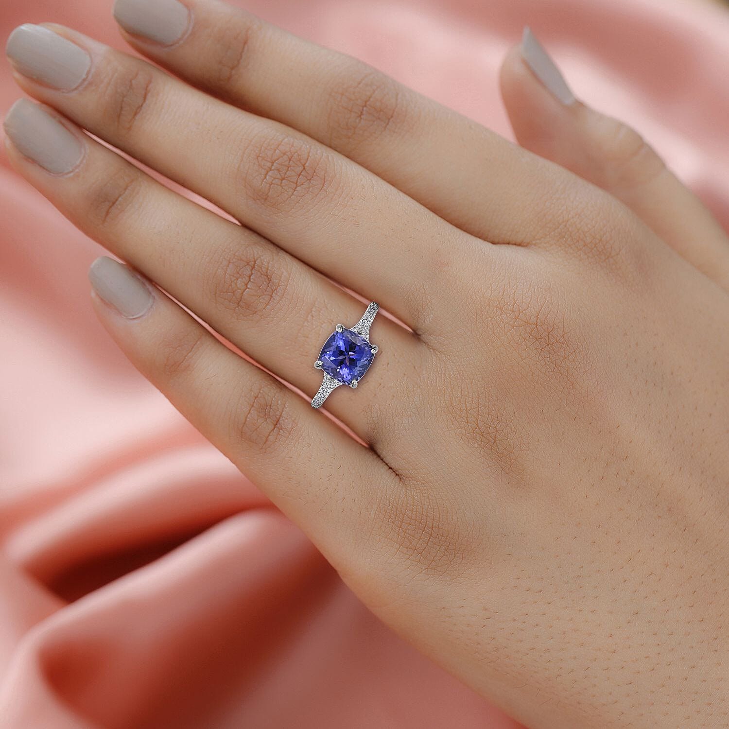 950 Platinum  AAAA  Tanzanite   White Diamond  VS Ring 2.87 ct,  Platinum Wt. 4.43 Gms  2.866  Ct.