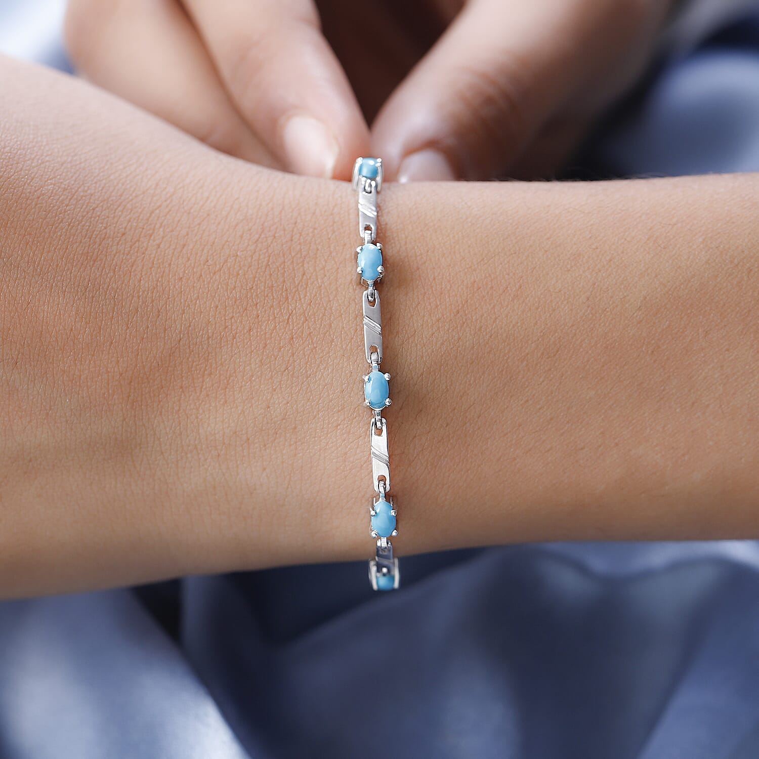 Arizona Sleeping Beauty Turquoise Cluster Bracelet (Size - 7) in Platinum Overlay Sterling Silver