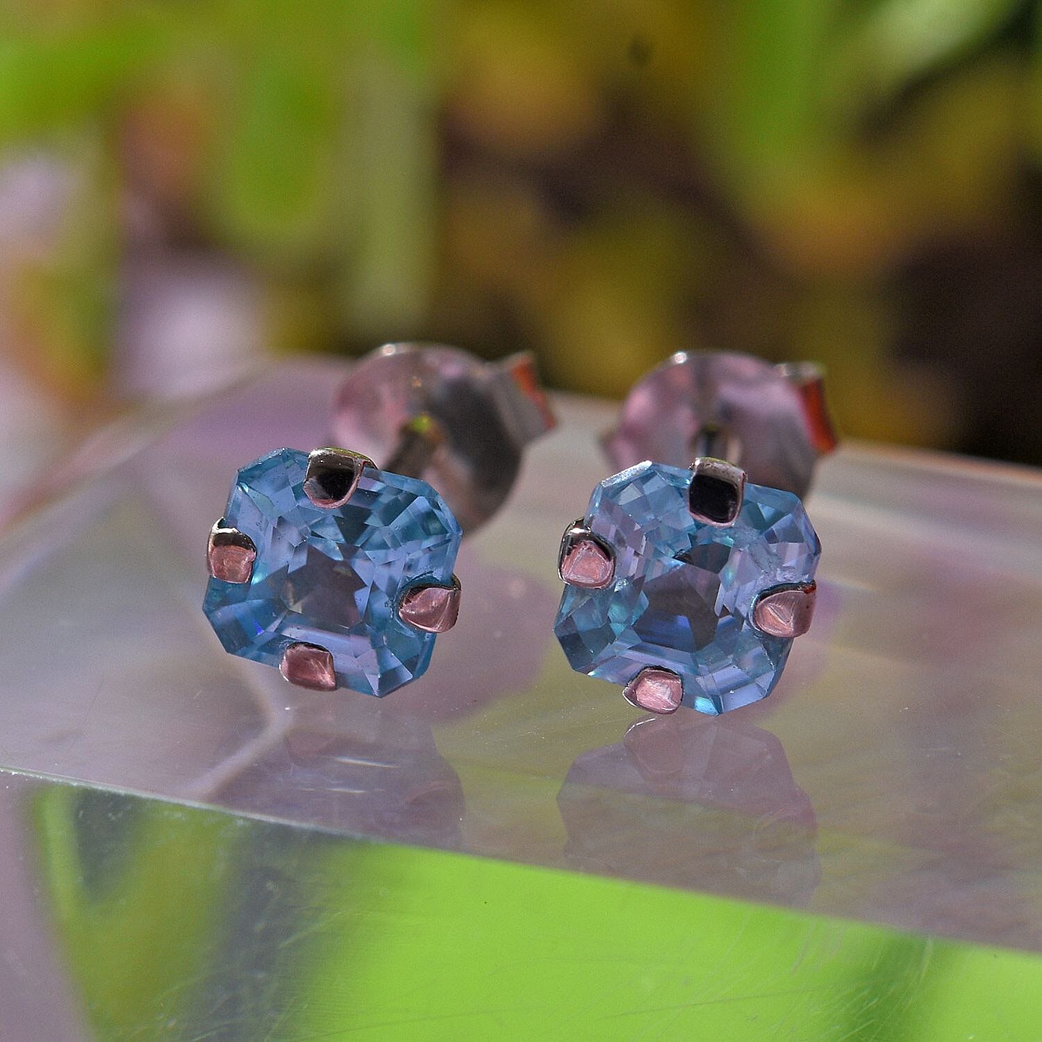 9K Yellow Gold Lusaka Amethyst Solitaire Earrings 1.40 Ct.