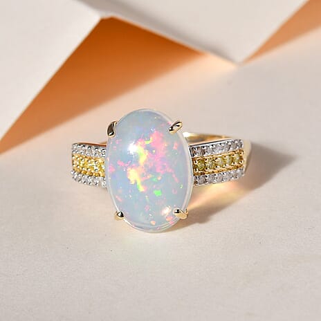9K Yellow Gold AAA Ethiopian Welo Opal, Natural Yellow Diamond & White Diamond (G-H) Ring 4.10 Ct