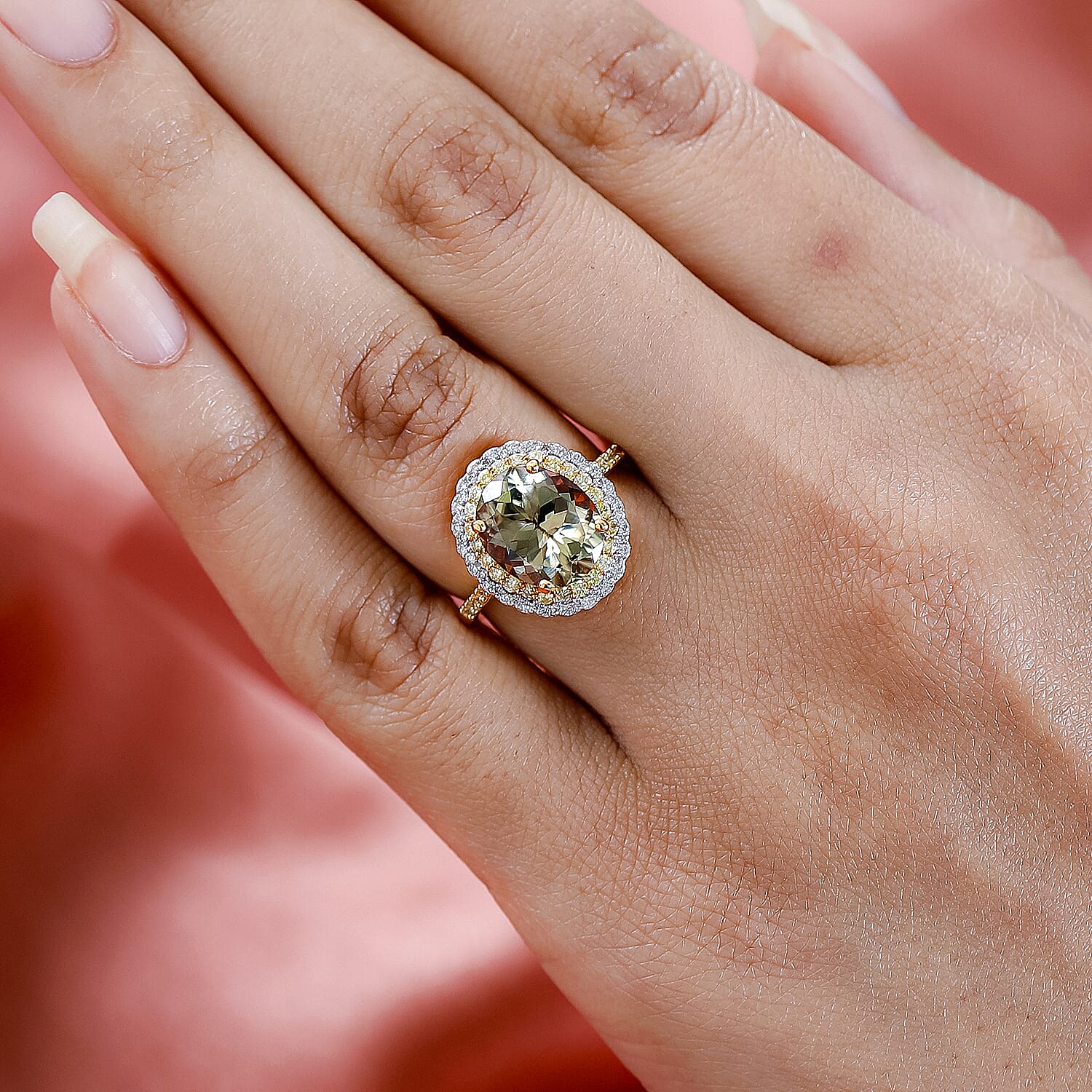 Collectors Edition - 18K Yellow Gold AAAA Turkizite (4.10 Ct), Natural Yellow Diamond (SI) and White Diamond (SI-GH) Ring 4.50 Ct