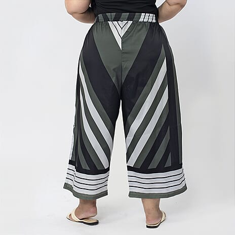 TAMSY Printed Wide Leg Trousers (Size L, Inside Leg Lenth 53 cm) - Chevron