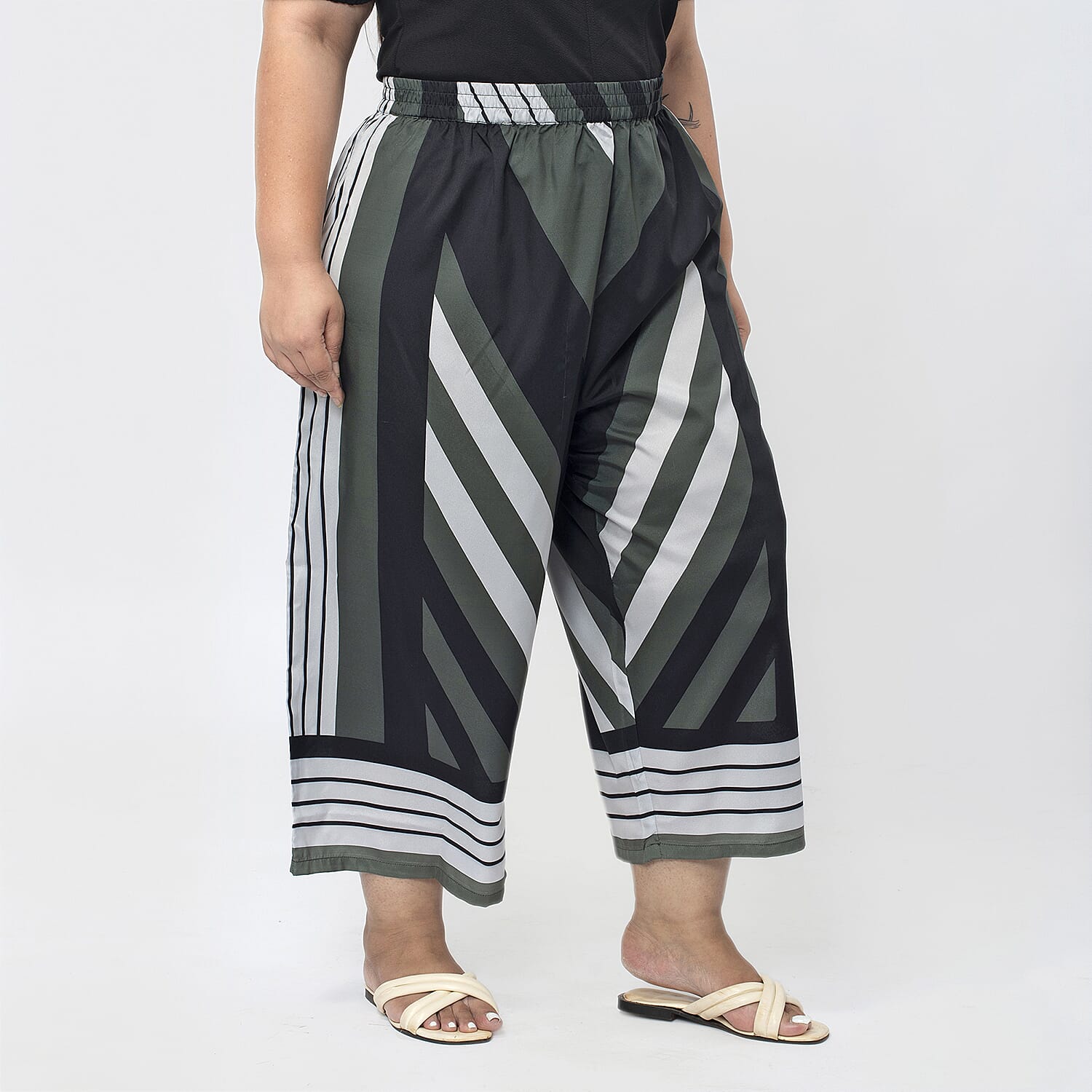 TAMSY Printed Wide Leg Trousers (Size XXL, Inside Leg Lenth 53 cm) - Chevron