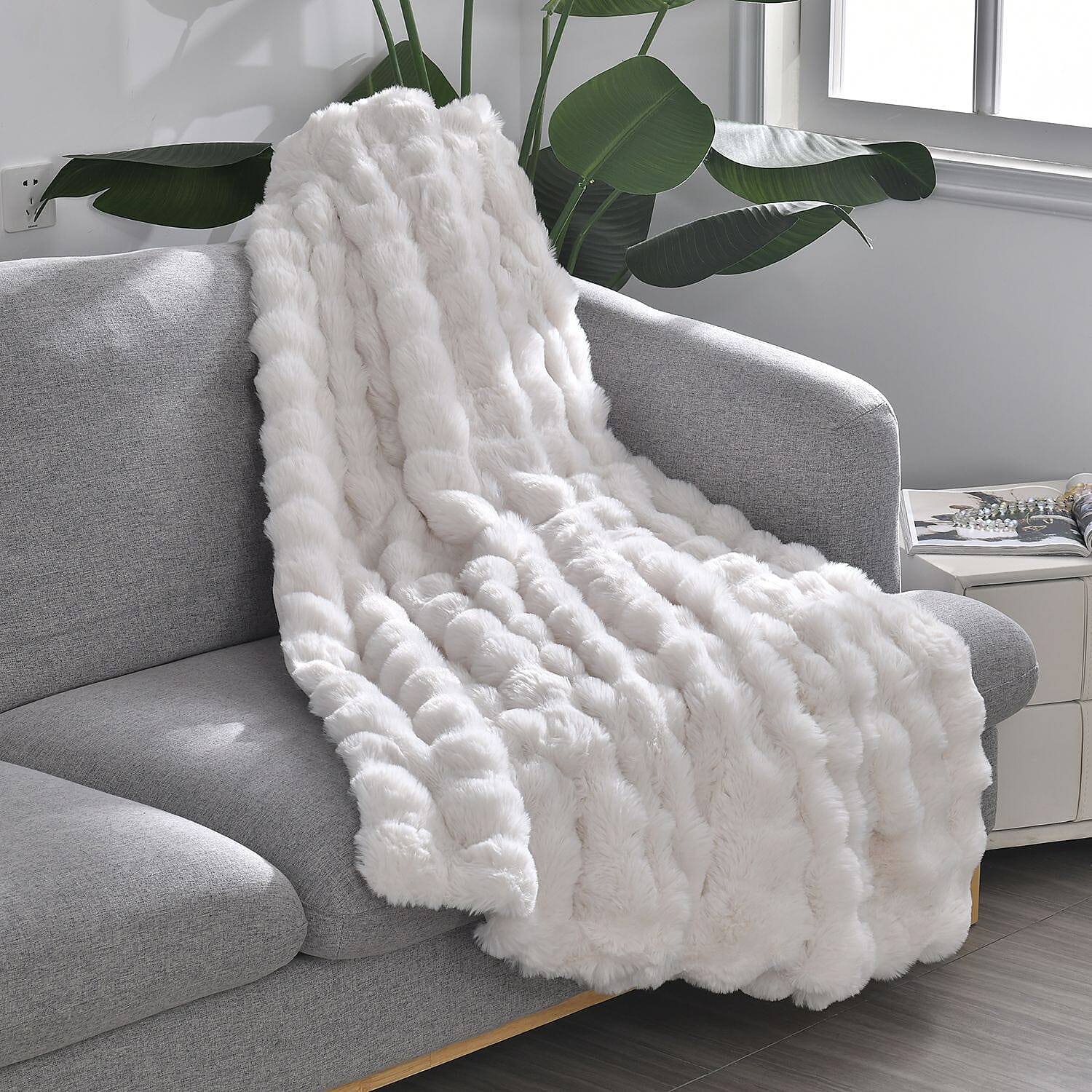 Deluxe Range- Super Soft Faux Fur Double Layer Blanket (Size 200x150) - Cream