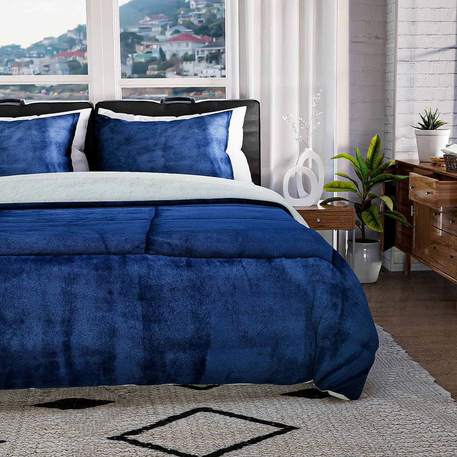 NEW - Sherpa Comforter & 2 Pillow Cases - Navy