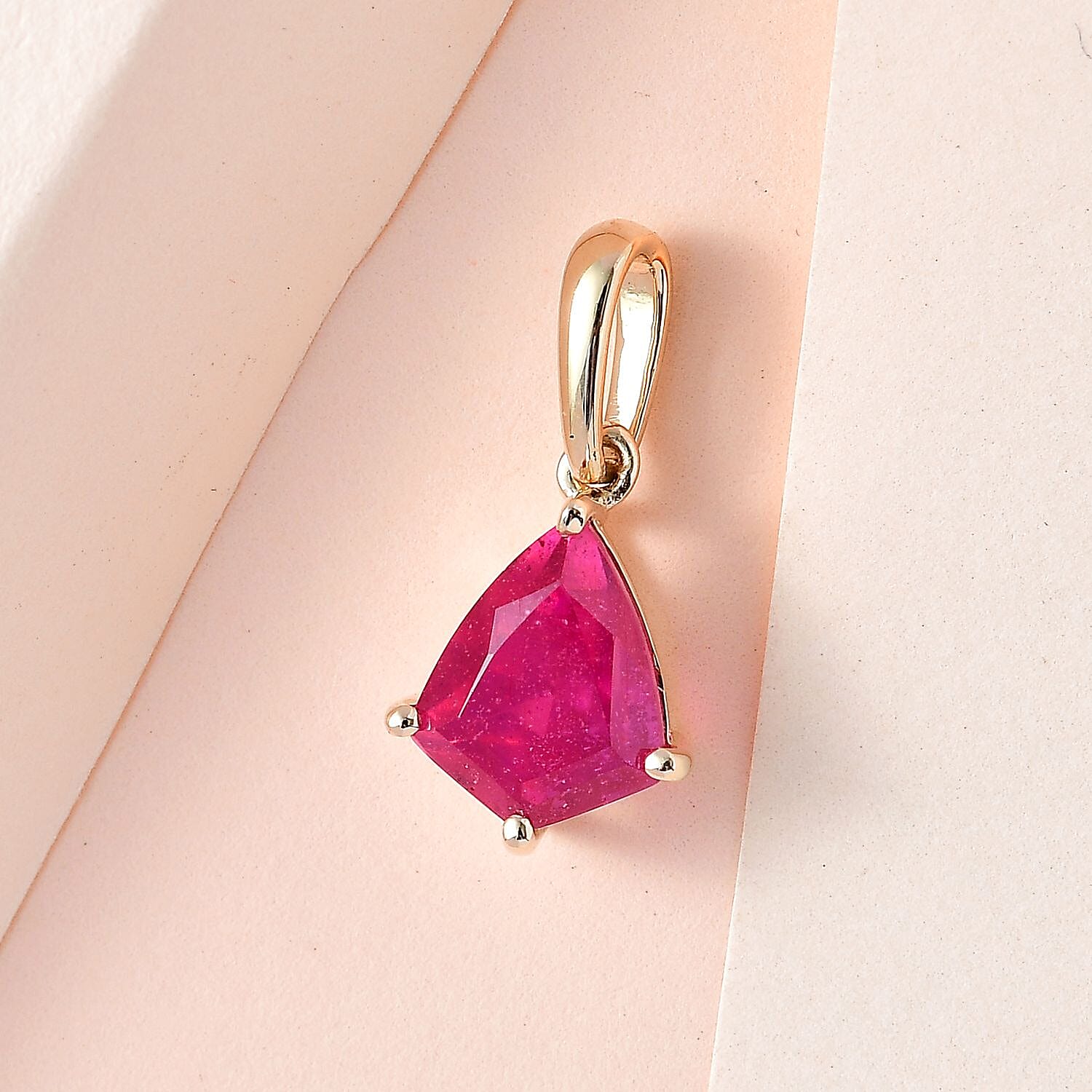 9K Yellow Gold Pink Ruby Pendant 3.06 Ct