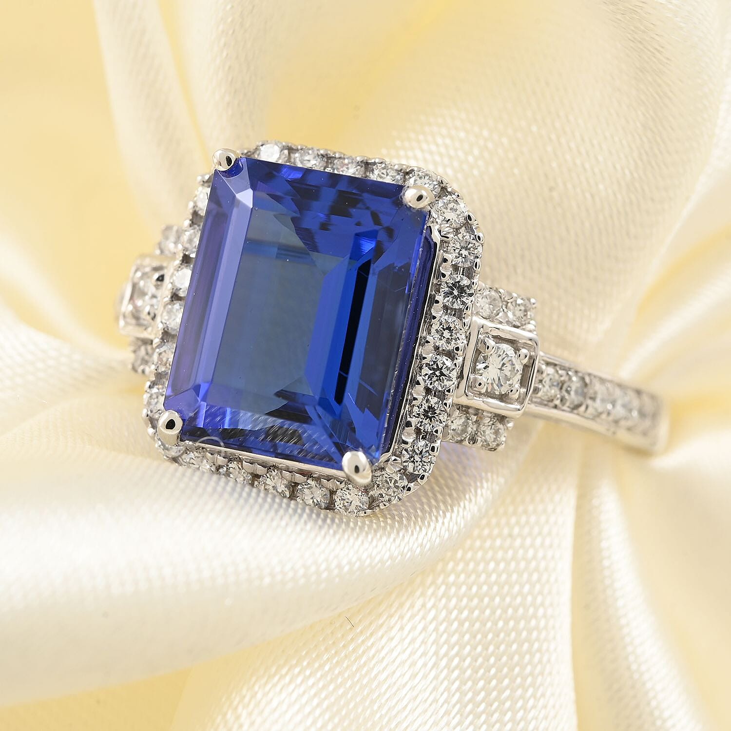 950 Platinum  AAAA  Tanzanite   White Diamond  VS Ring 4.00 ct,  Platinum Wt. 7.16 Gms  4.000  Ct.