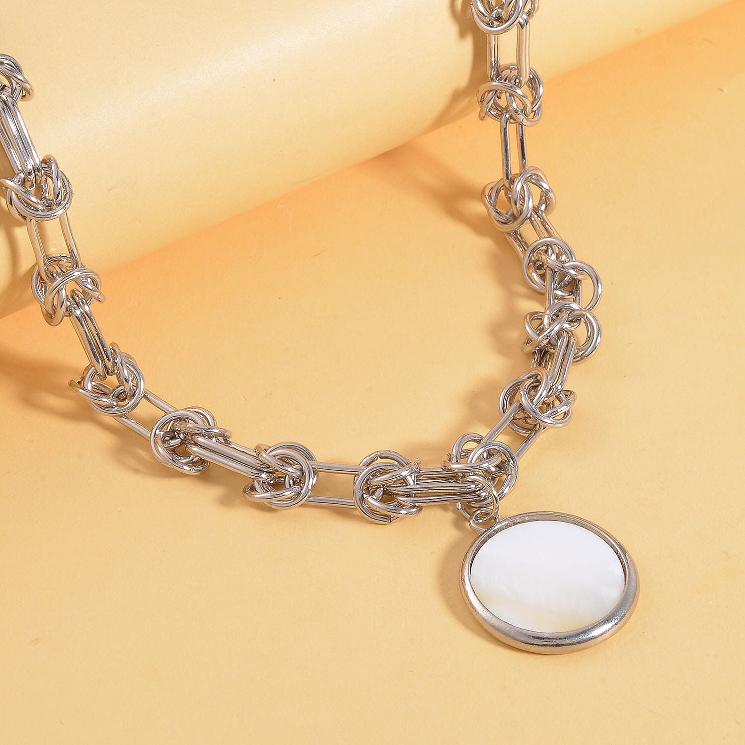 White Shell Pearl NecklaceE (Size - 20) 0.01 ct 0.010 Ct.