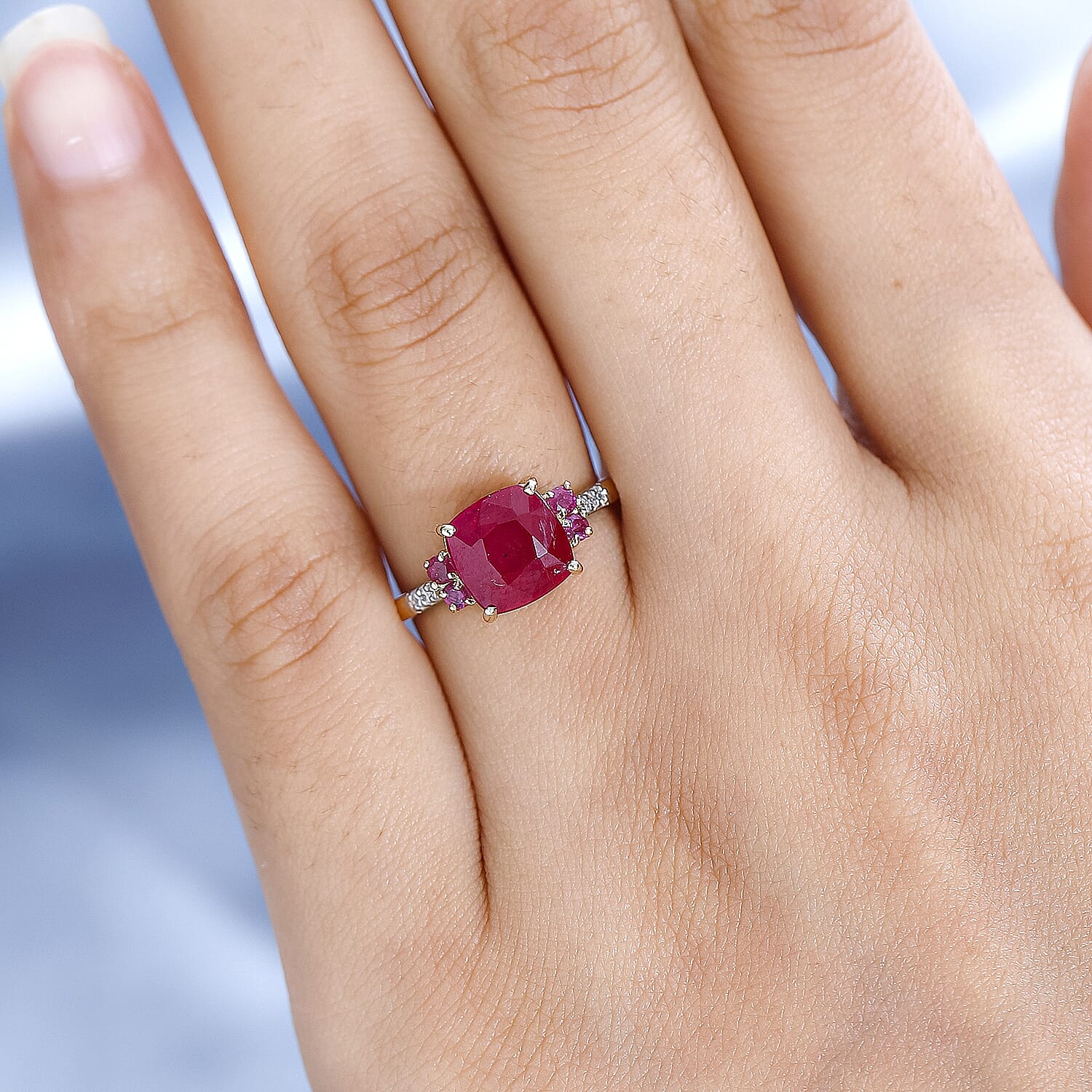 9K Yellow Gold Ruby & Moissanite Ring 3.81 Ct