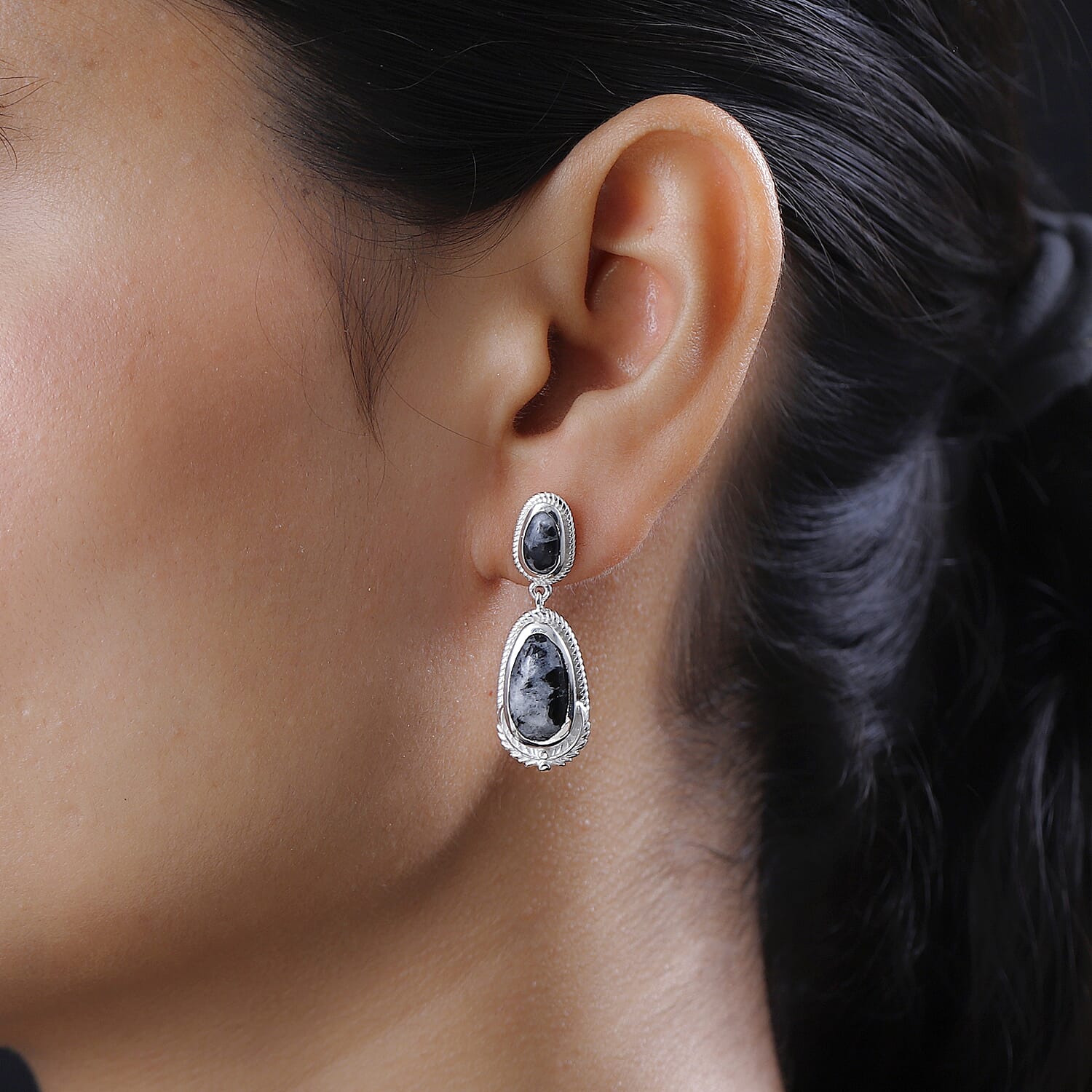 White Buffalo Dangle Earrings in Sterling Silver 11.46 Ct, Silver Wt. 6.03 GM