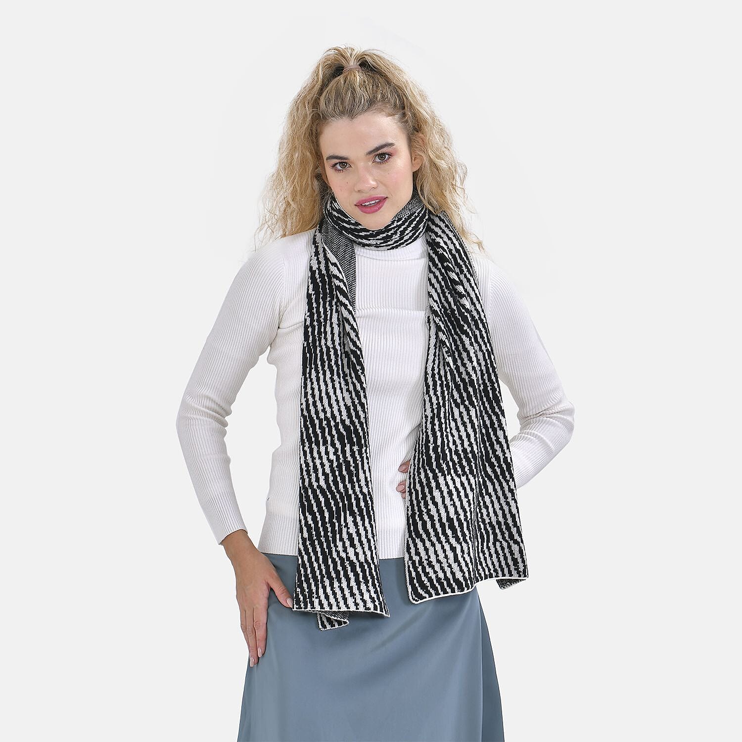 Closeout Deal - Stylish Knitted Scarf (One Size, 172x31 cm) - Black & White