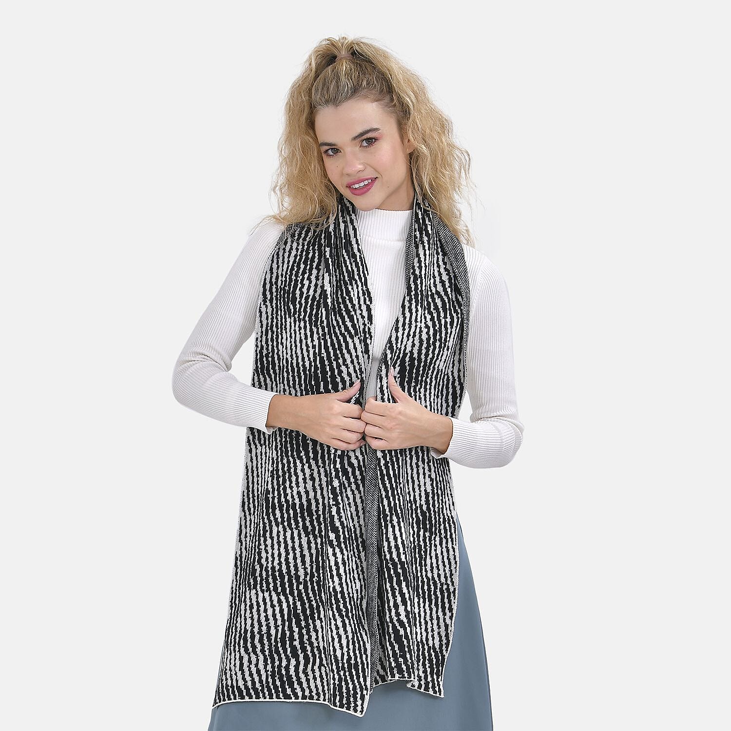 Closeout Deal - Stylish Knitted Scarf (One Size, 172x31 cm) - Black & White