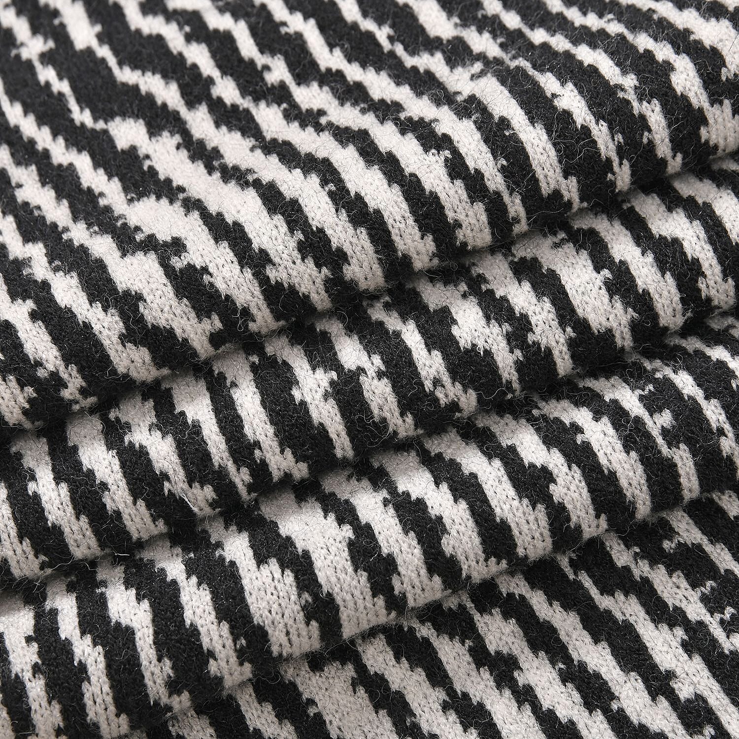 Closeout Deal - Stylish Knitted Scarf (One Size, 172x31 cm) - Black & White