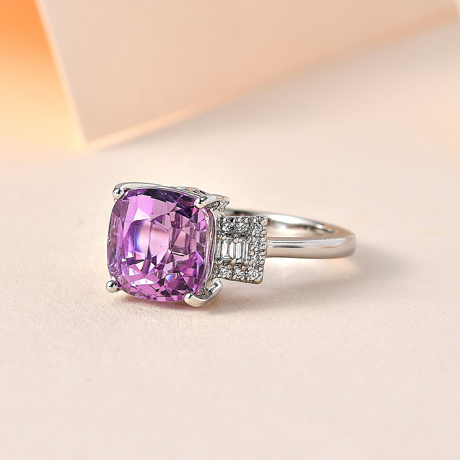 950 Platinum AAAA Patroke Kunzite and Diamond (VS - EF) Ring 4.65 Ct, Platinum Wt. 5.00 GM