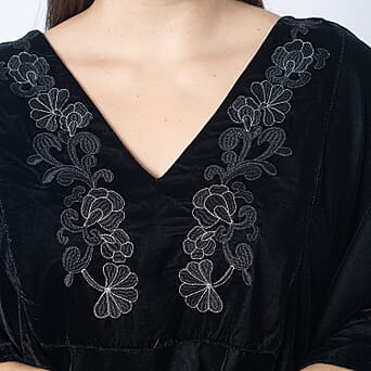 https://tjcuk.sirv.com/Products/75/7/7578641/Front-Yoke-Embroidered-Kaftan-One-Size-Black_7578641_3.jpg?w=342&h=342