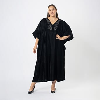 https://tjcuk.sirv.com/Products/75/7/7578643/Front-Yoke-Embroidered-Kaftan-One-Size-Curve-Black_7578643.jpg?w=342&h=342