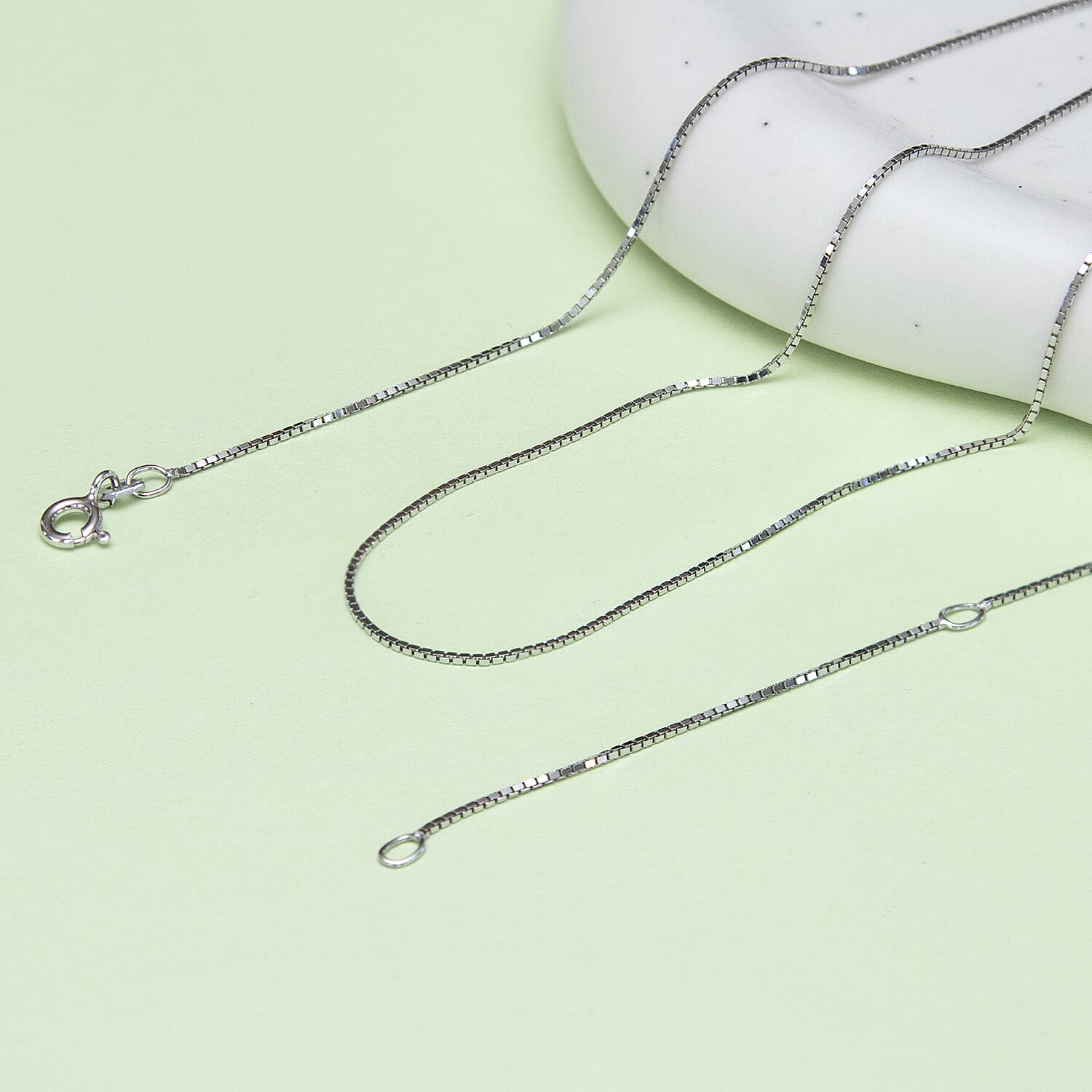 9K White Gold Chain (Size - 20), Gold Wt. 2.1 Gms 9K White Gold Chain (Size - 20), Gold Wt. 2.1 Gms
