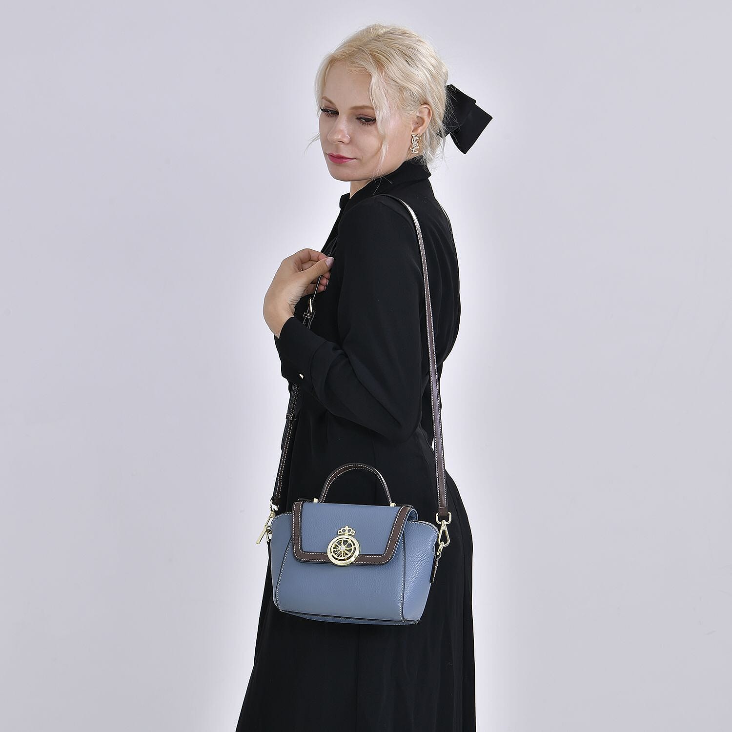 Elegant 100% Genuine Leather Crossbody Bag With Flip Top Zip Closure & Detachable Shoulder Trap - Blue