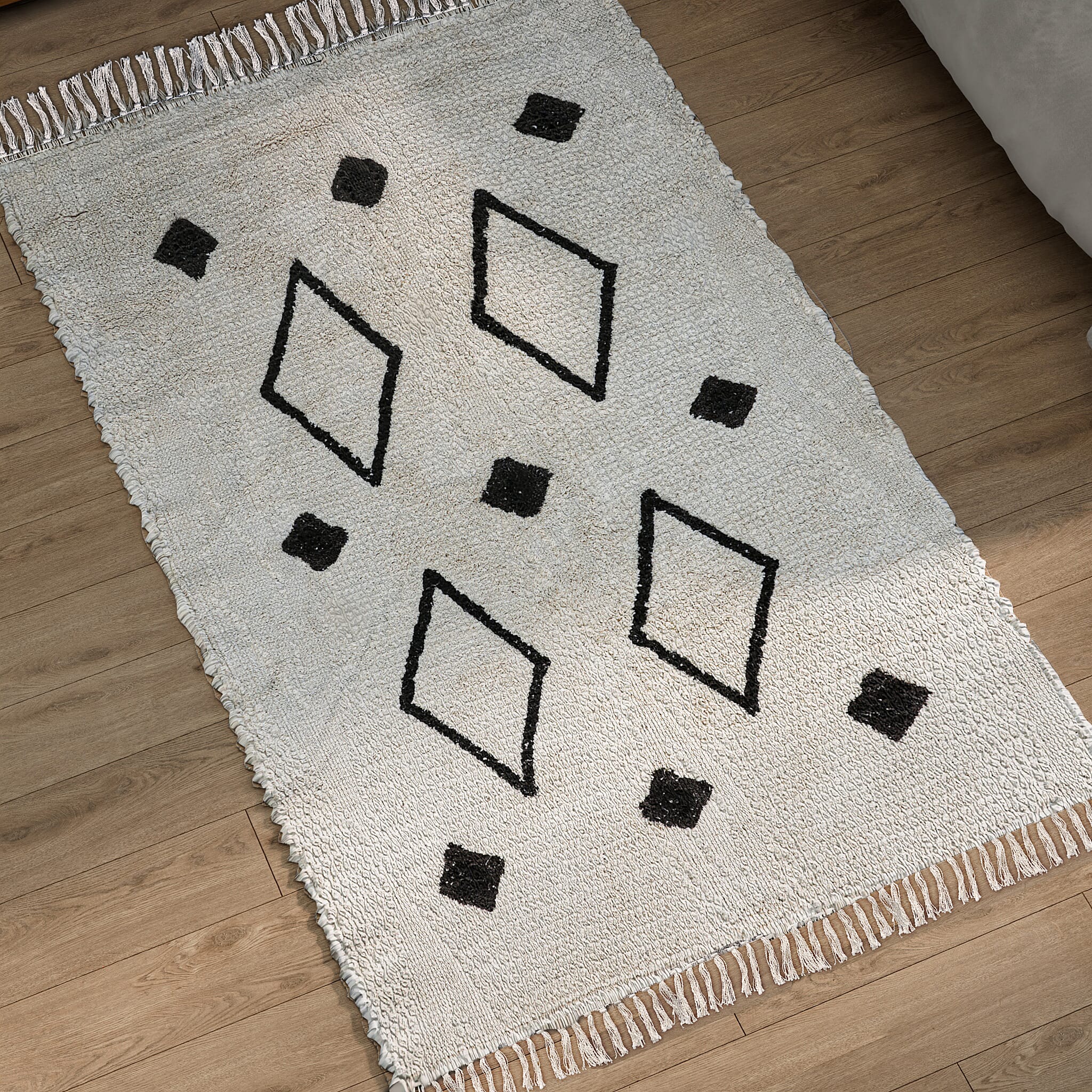 Handmade In India 100% Cotton Tufted Area Rug (Size 152 x 90 cm) - Cream Diamond Pattern