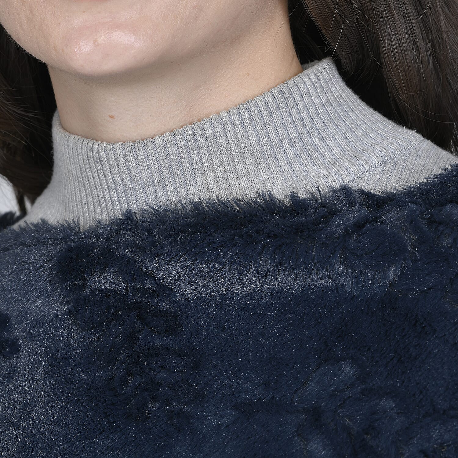 Faux Fur Leaves Pattern Poncho (Size 130x85 Cm) - Navy