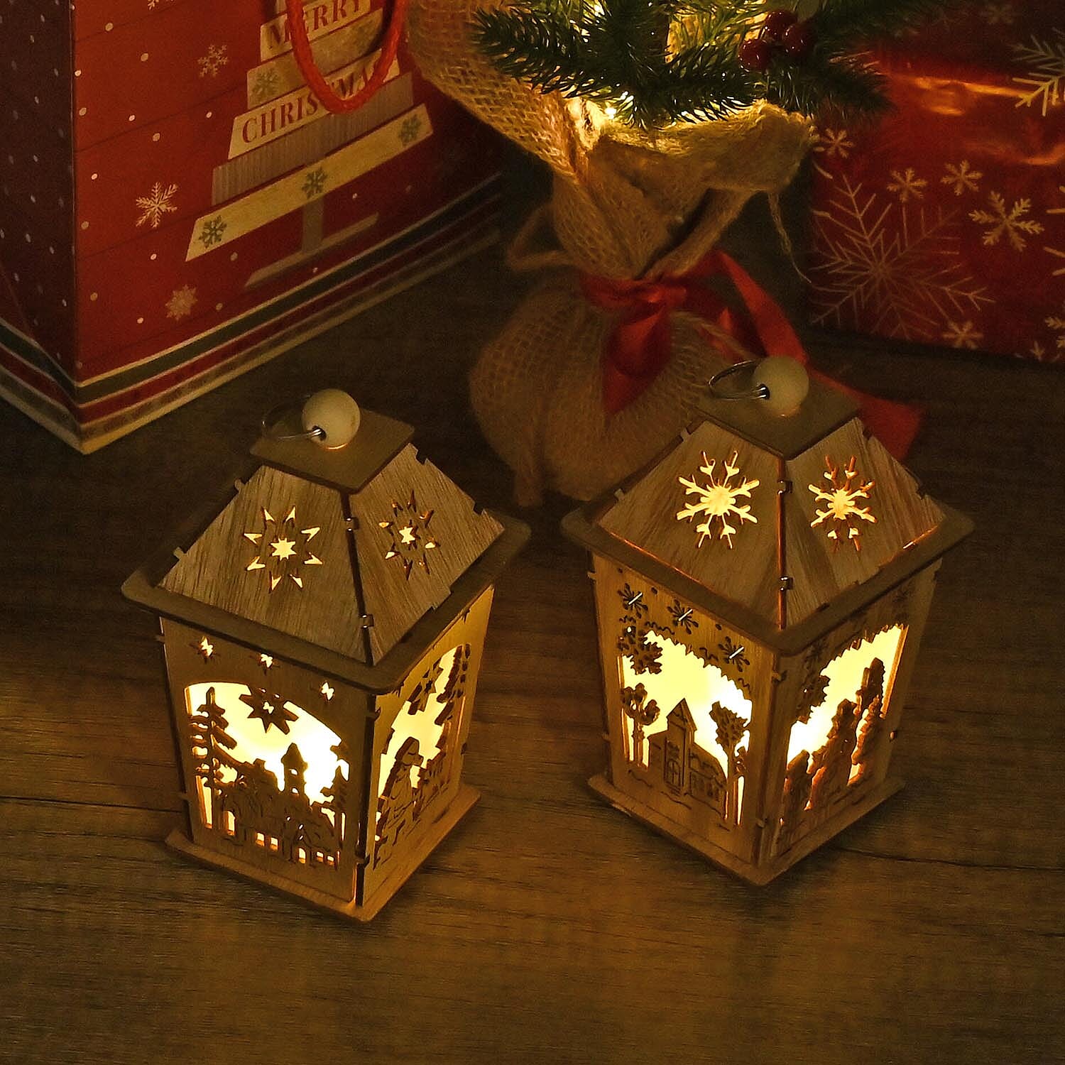 Set of 2 Plywood Lanterns With 1 Warm LED Light (Battery Operated, 2xLR44 Incl.)