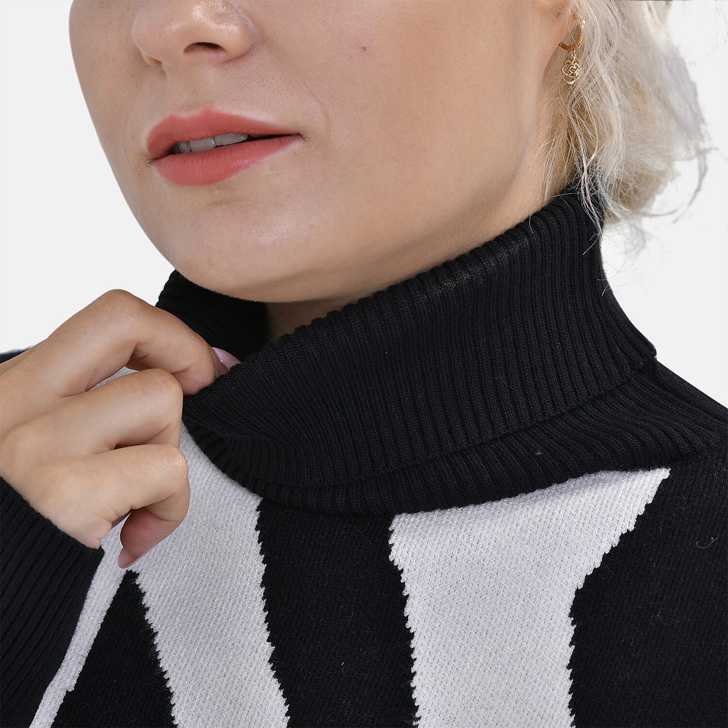 Tamsy Crew Neck Irregular Pattern Stripe Jumper (One Size Upto 18) - Black 50% Viscose