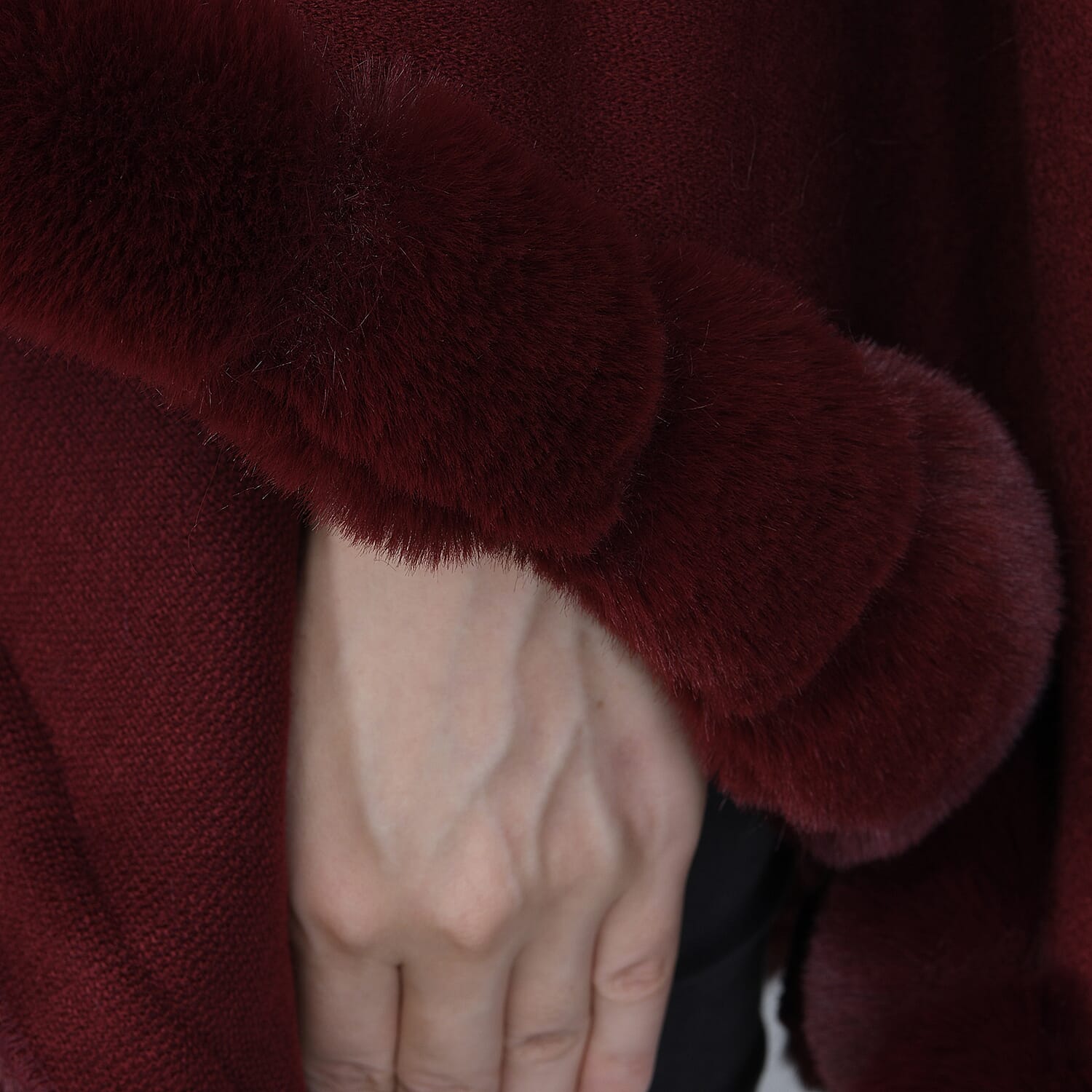 LA MAREY Faux Fur Trim Poncho (One Size) - Burgundy