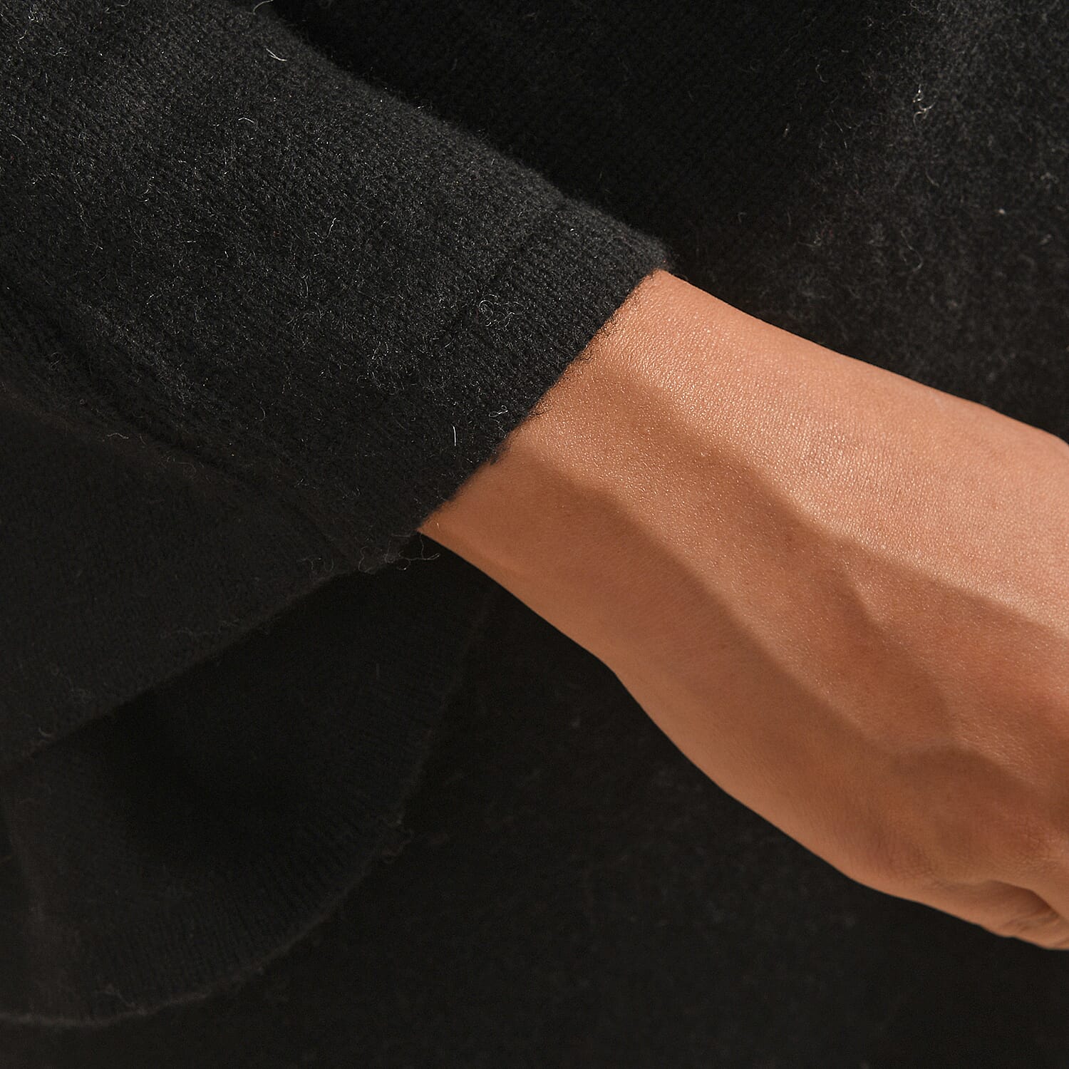 LA MAREY 100% Cashmere Woollen Poncho (Size- 70 Cm) - Black