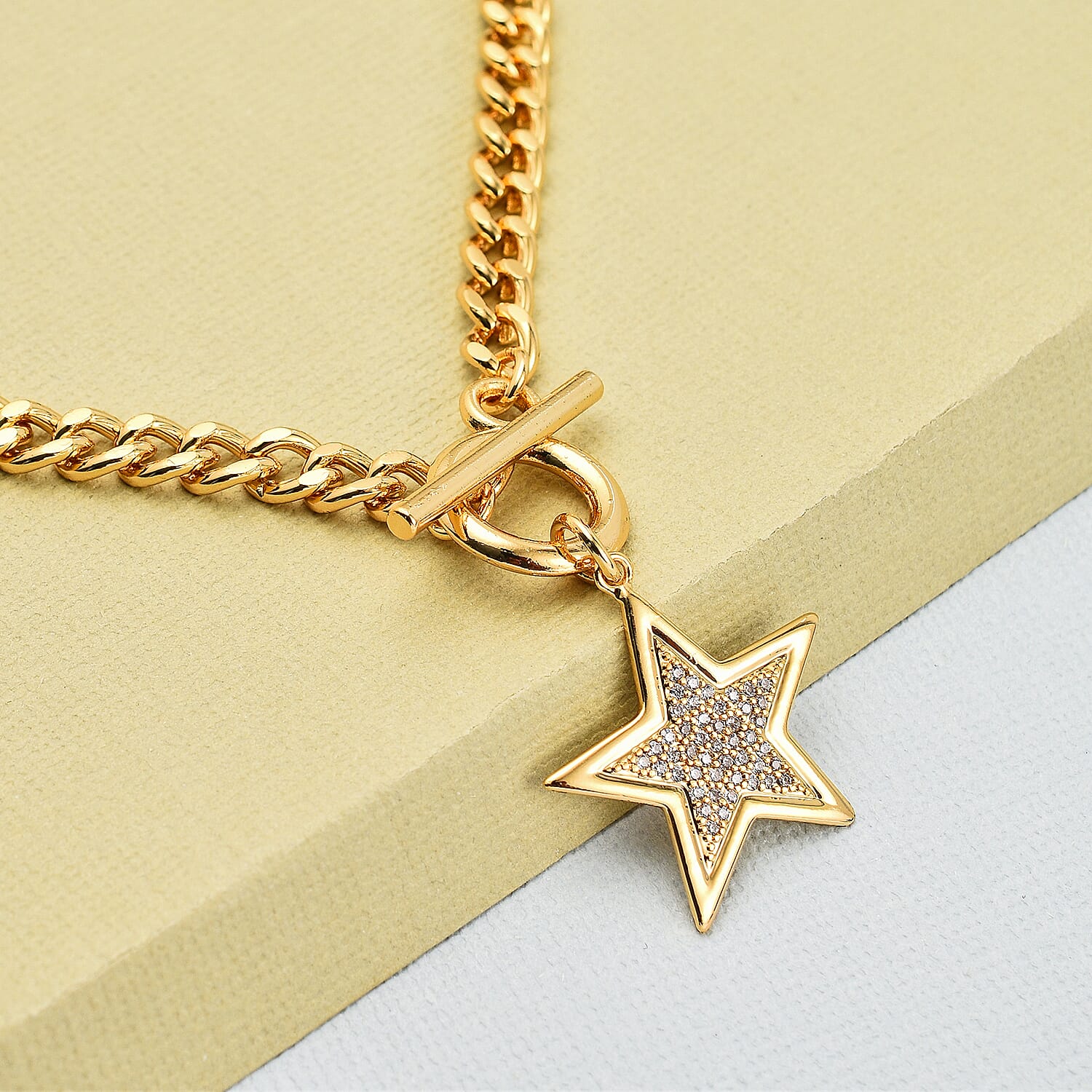 Cubic Zirconia Star Curb Link Necklace (Size - 20) with T-Bar Clasp in Yellow Gold Tone