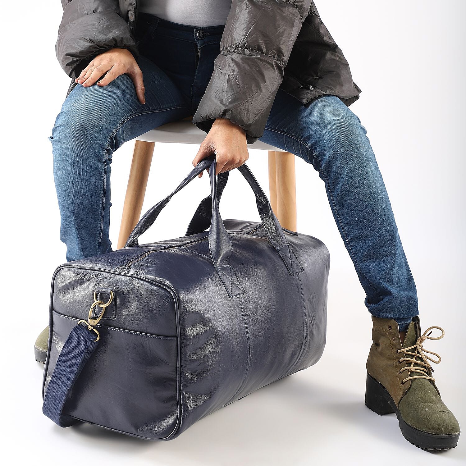 Vicenza CloseOut  100% Genuine Leather Luggage Duffle Bag - Navy