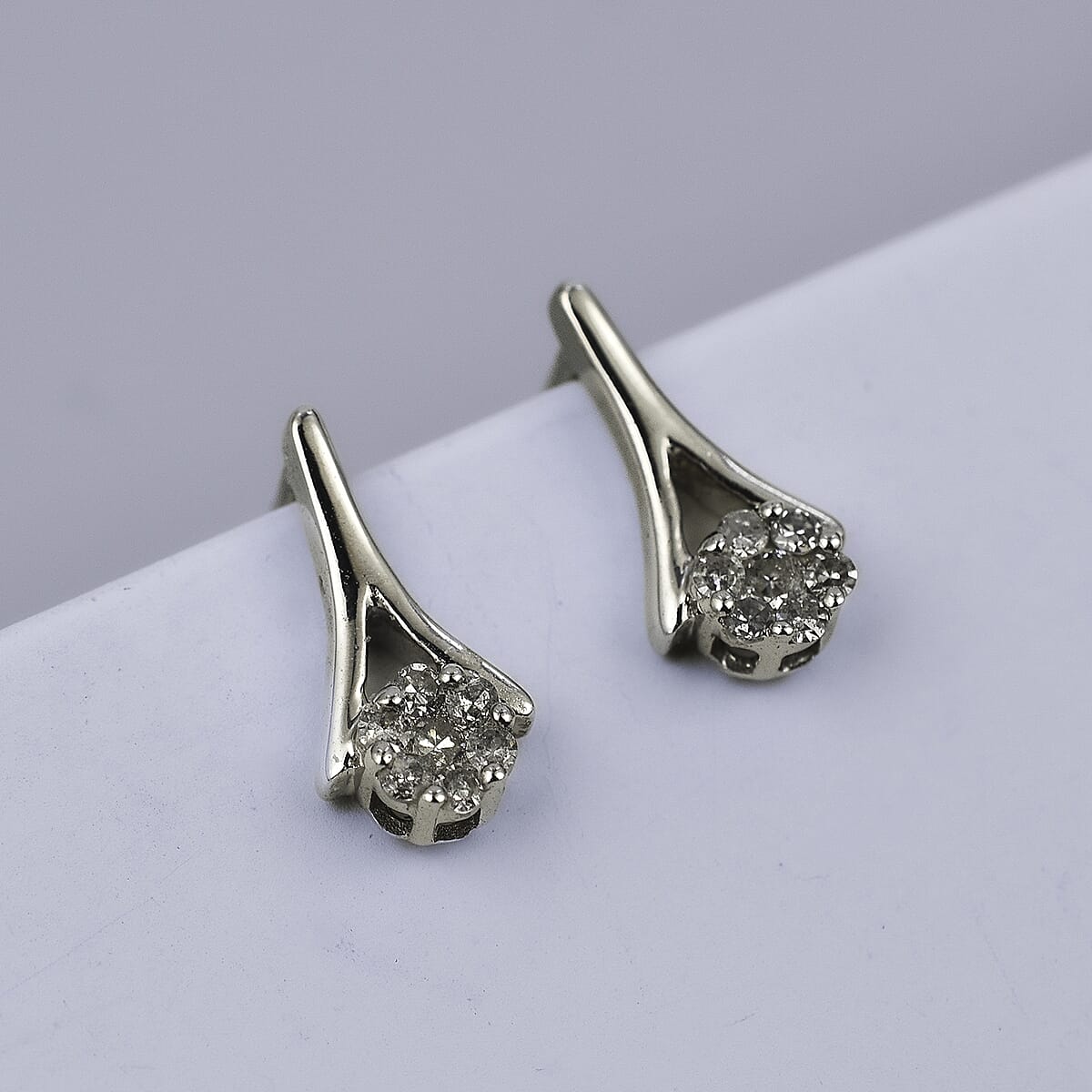 9K White Gold Diamond Earrings 0.11 Ct