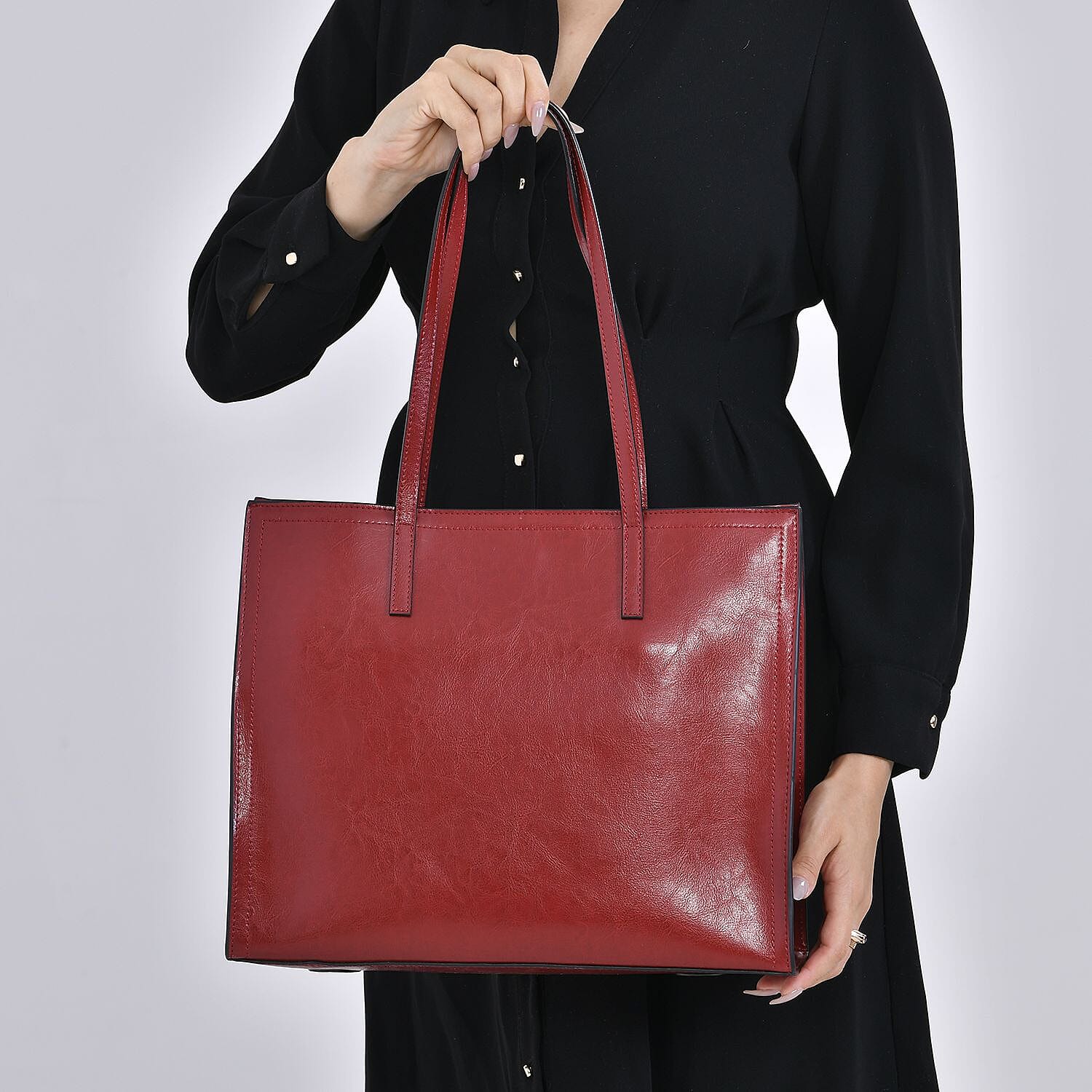 Biggest Designer CloseOut Deal-100% Genuine Leather Sumptuous Bag in Red Colour