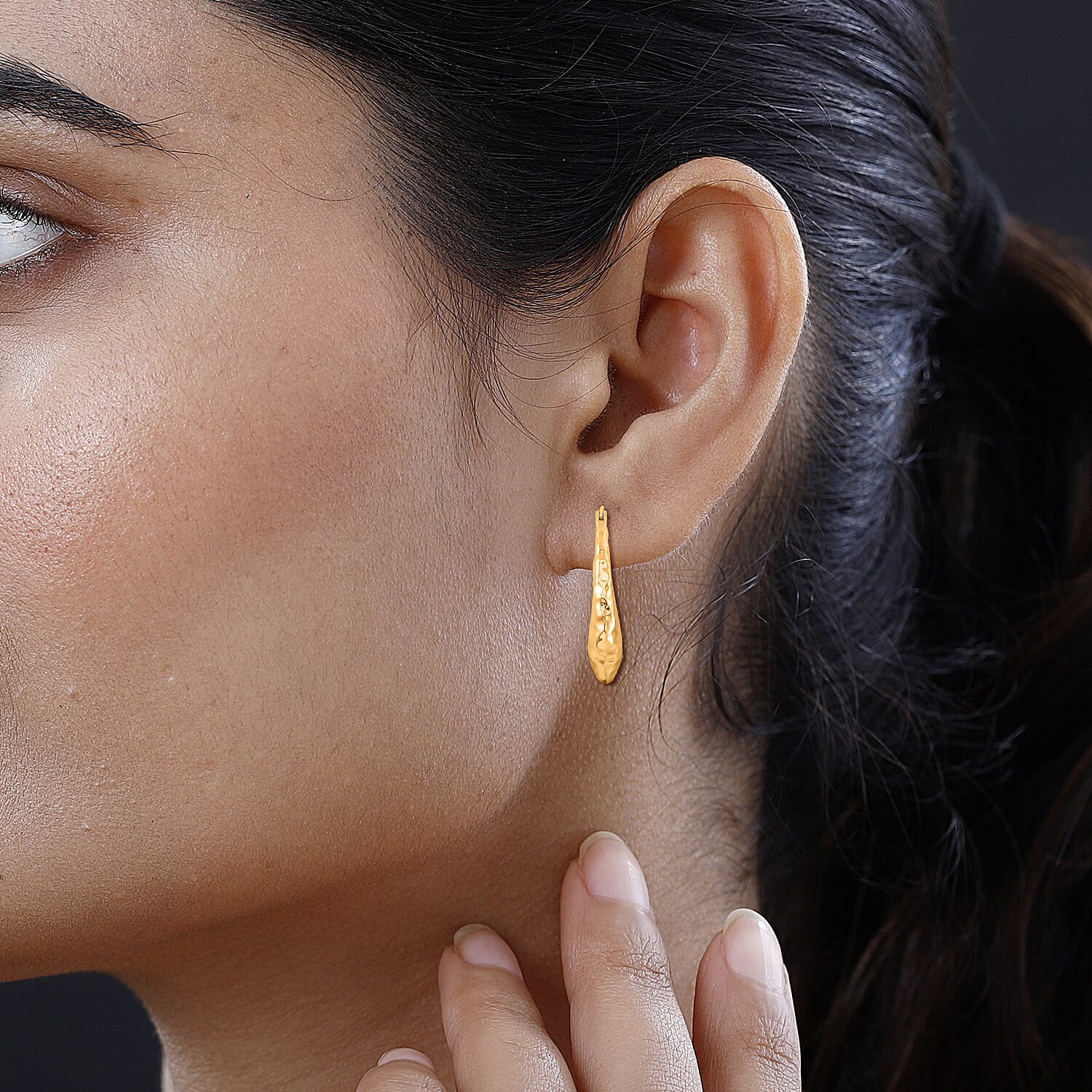 Hoop Earrings in Yellow Gold Tone
