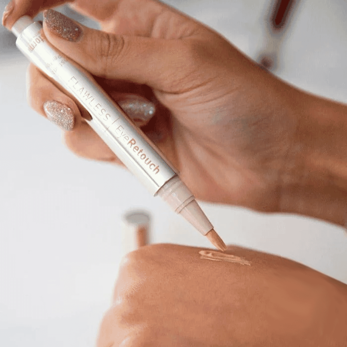 Transformulas FlawLess EyeRetouch Serum 2 IN 1 ANTI-AGEING SMART TONE SERUM CONCEALER Transformulas FlawLess EyeRetouch Serum 2 IN 1 ANTI-AGEING SMART TONE SERUM CONCEALER
