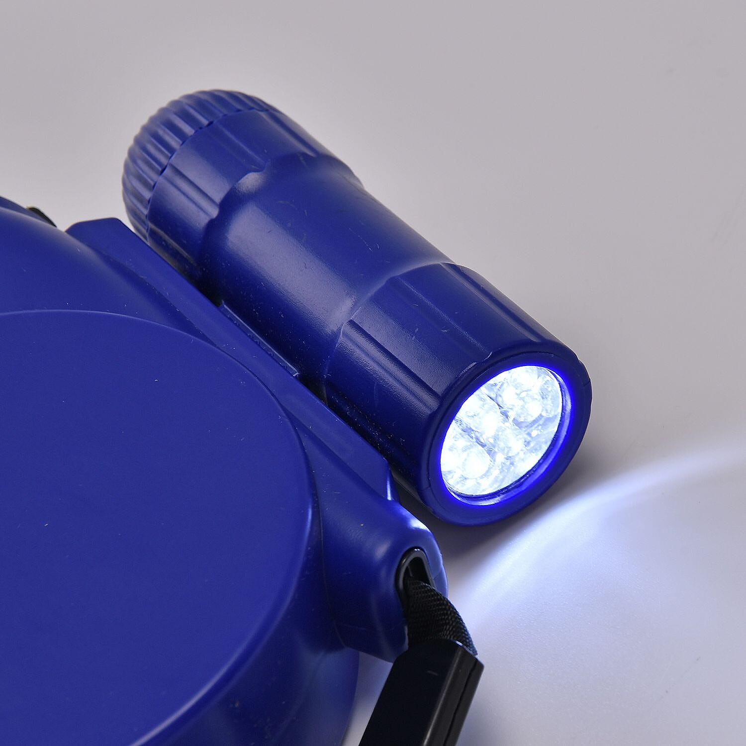 Retractable 15FT Lead for Pets with Waste bag Holder and  LED Lights (Powered by 3xAAA Battery Not Inc.) - Blue