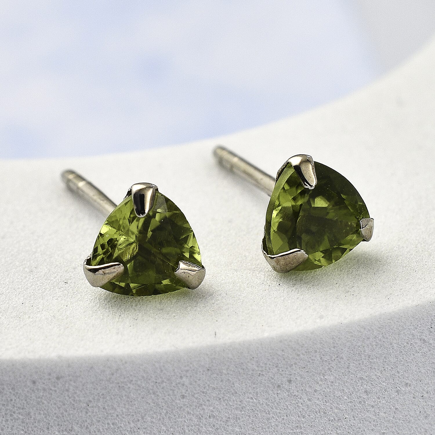 9K White Gold Hebei Peridot Earrings 1.77 Ct