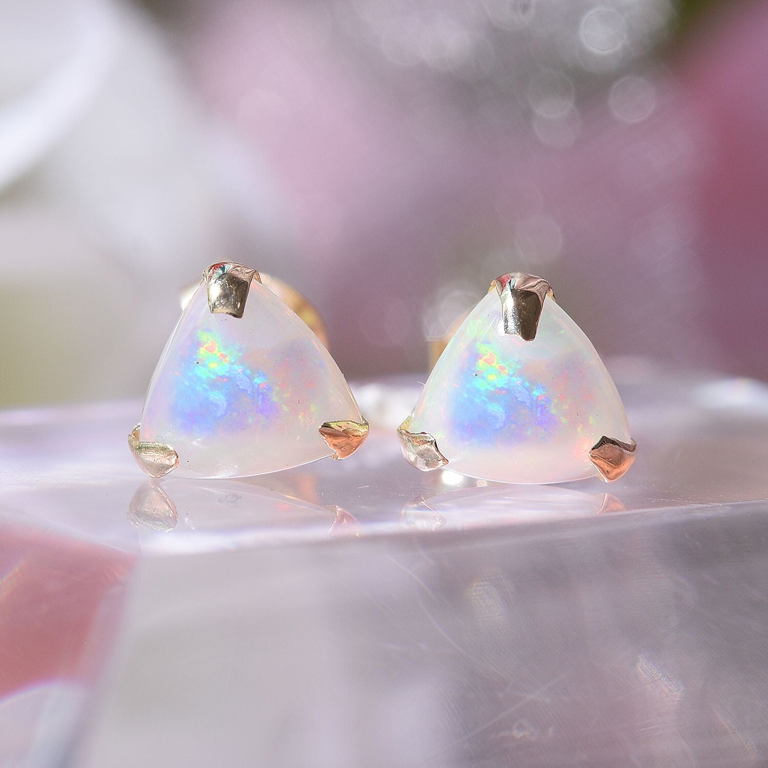 No Brand 9K Yellow Gold AA Ethiopian Opal Earring 1.00 ct, Gold Wt. 0.25 Gms 0.880 Ct.