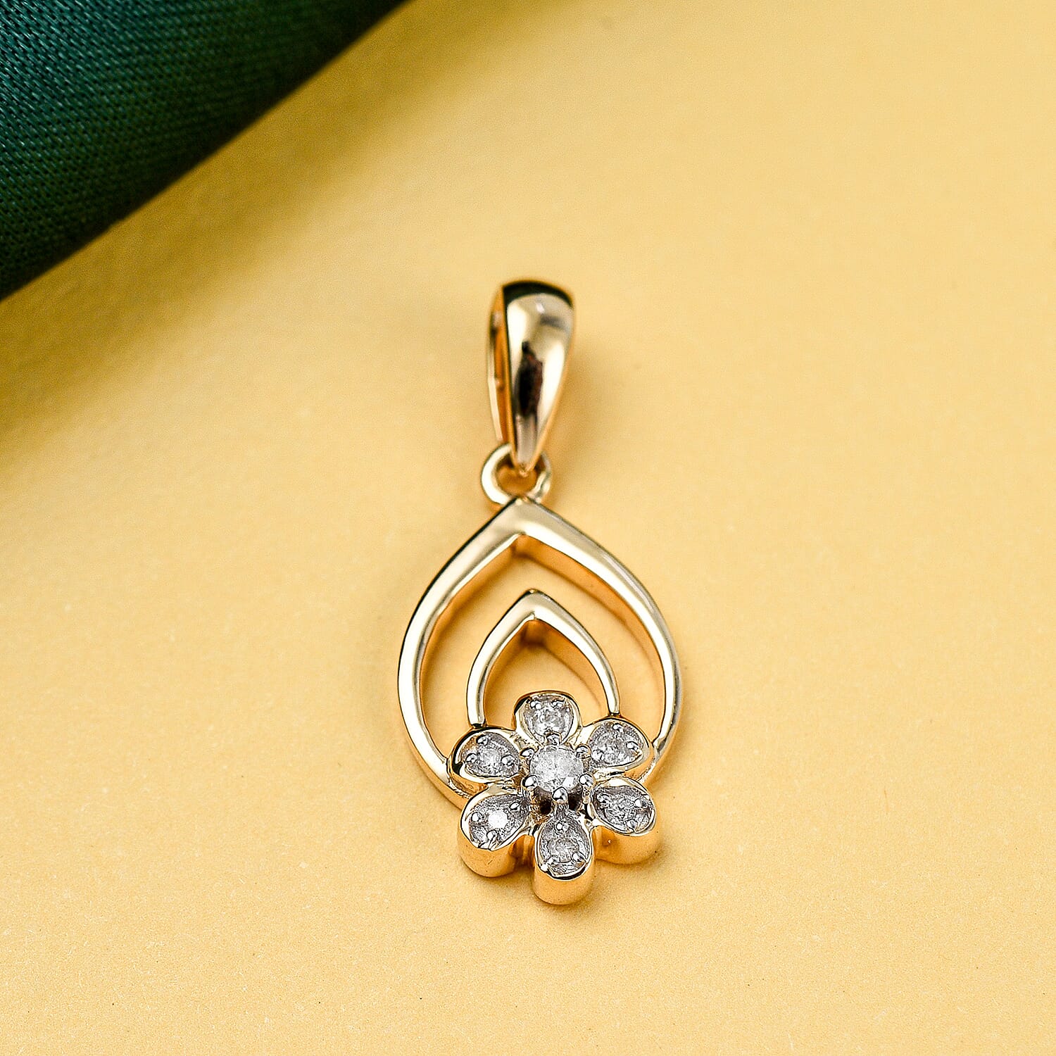 9K Yellow Gold SGL Certified Diamond Floral Pendant