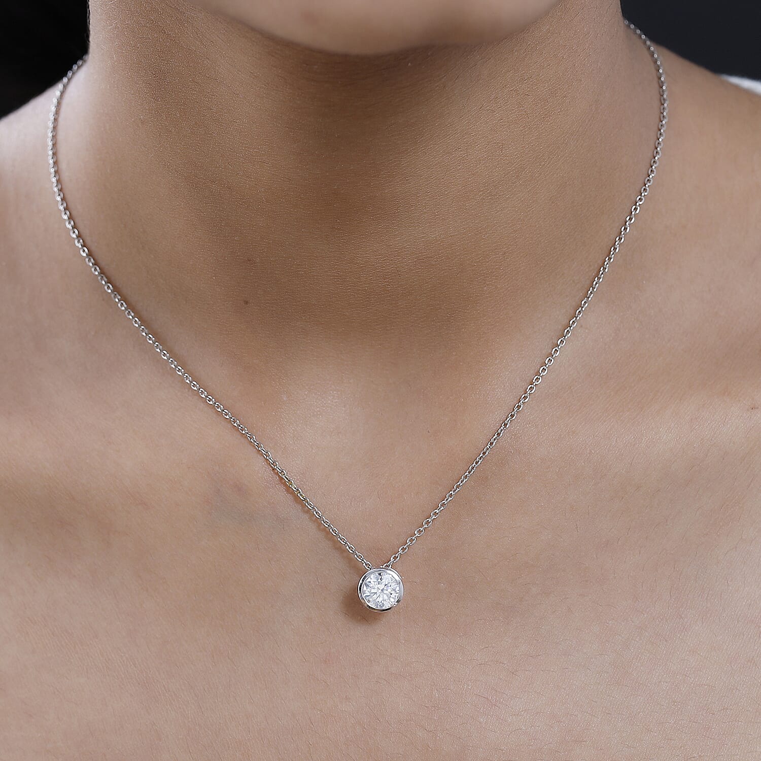 9K White Gold Moissanite Solitaire Circle Pendant 1.17 Ct