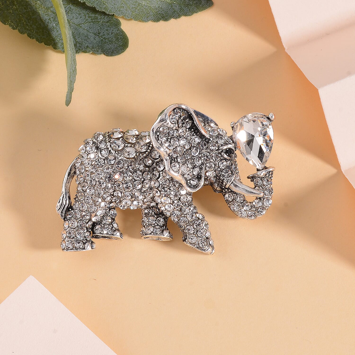  No Brand Black Crystal , White Crystal Brooch 0.02 ct 0.020 Ct.