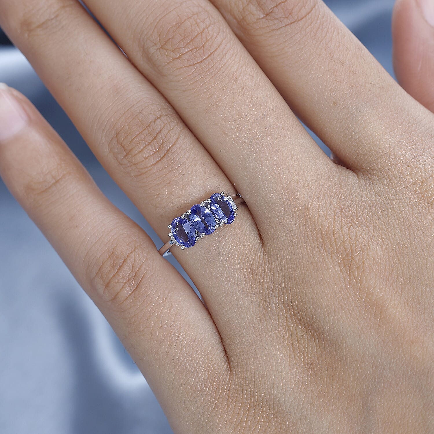9K White Gold Tanzanite & Diamond Band Ring 1.43 Ct