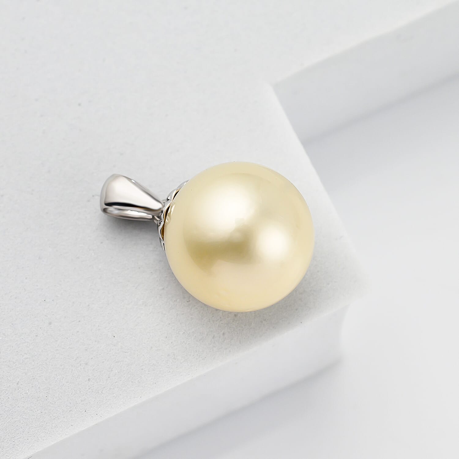 Royal Bali Collection - 18K White Gold White South Sea Pearl Pendant