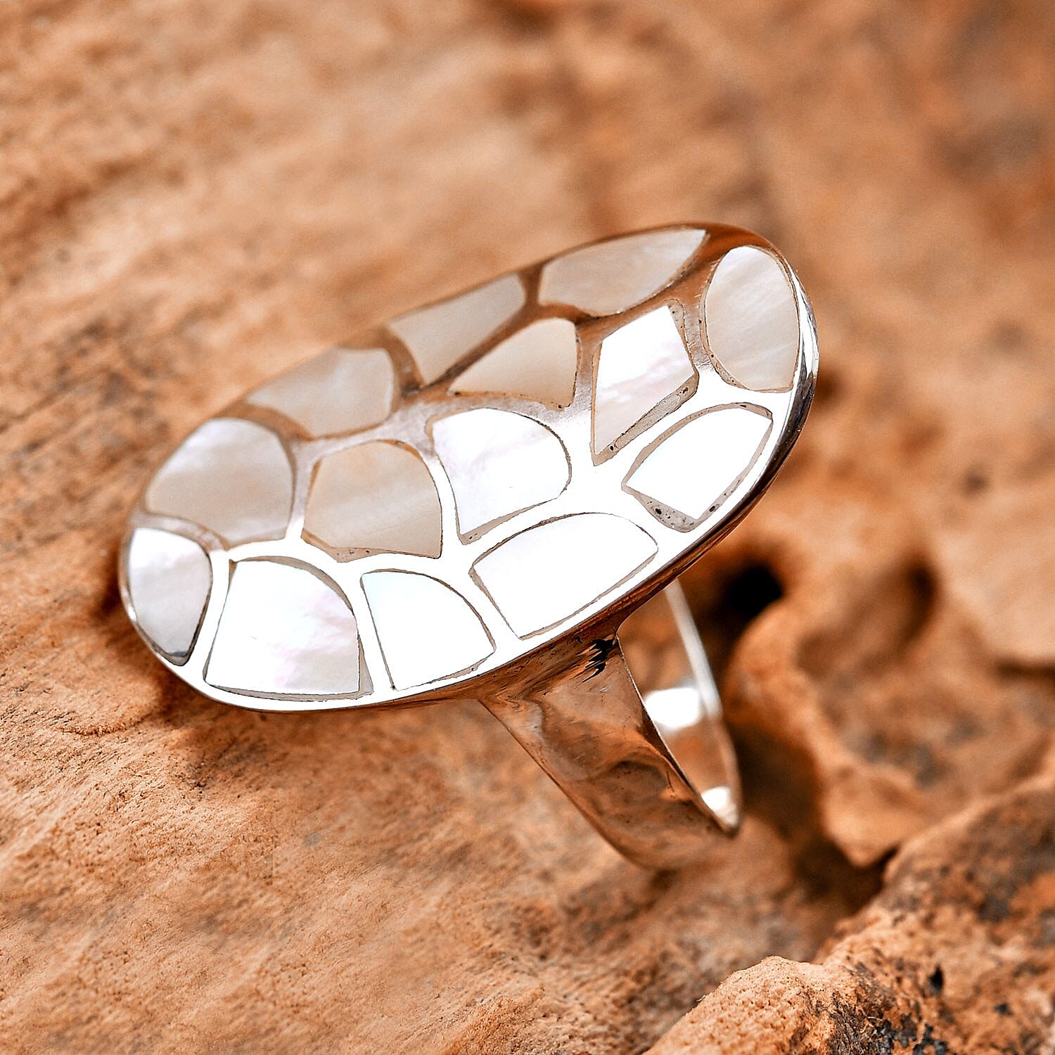 Mother Of Pearl  Ring  Sterling Silver 24.00 ct,  Silver Wt. 5.1 Gms  24.000  Ct.