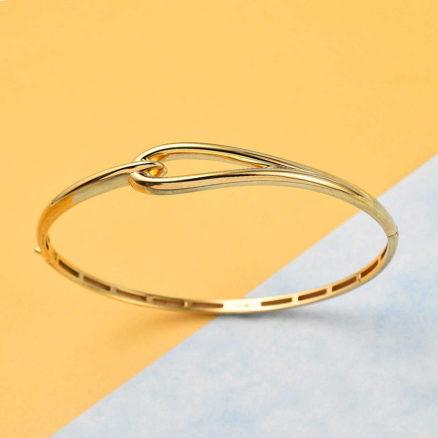 Hatton Garden Closeout - 9K Yellow Gold Hook Knot Openable Hinged Bangle (Size - 7)