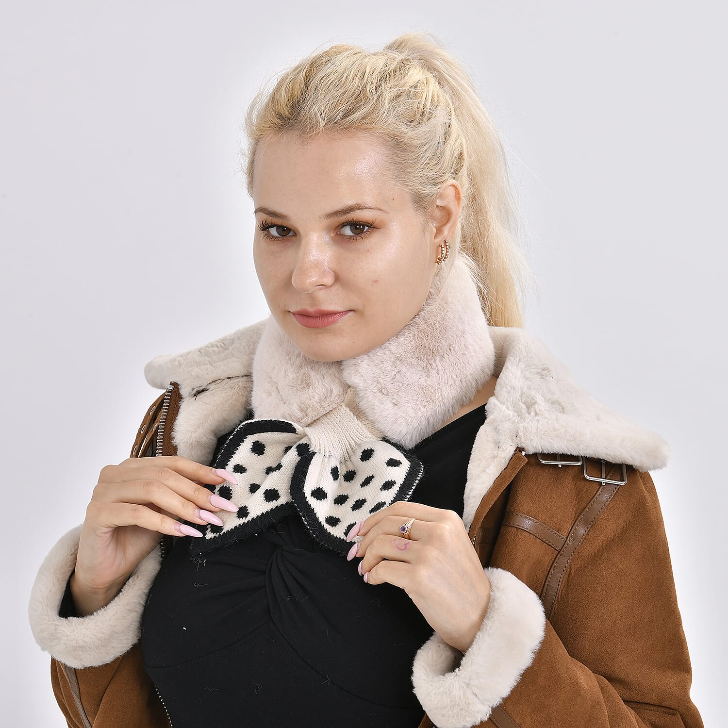 Unique Women Faux Fur Collar Scarf with Polka Dot Printed Knitted Strap (Size 80x9 cm) - Beige & Black