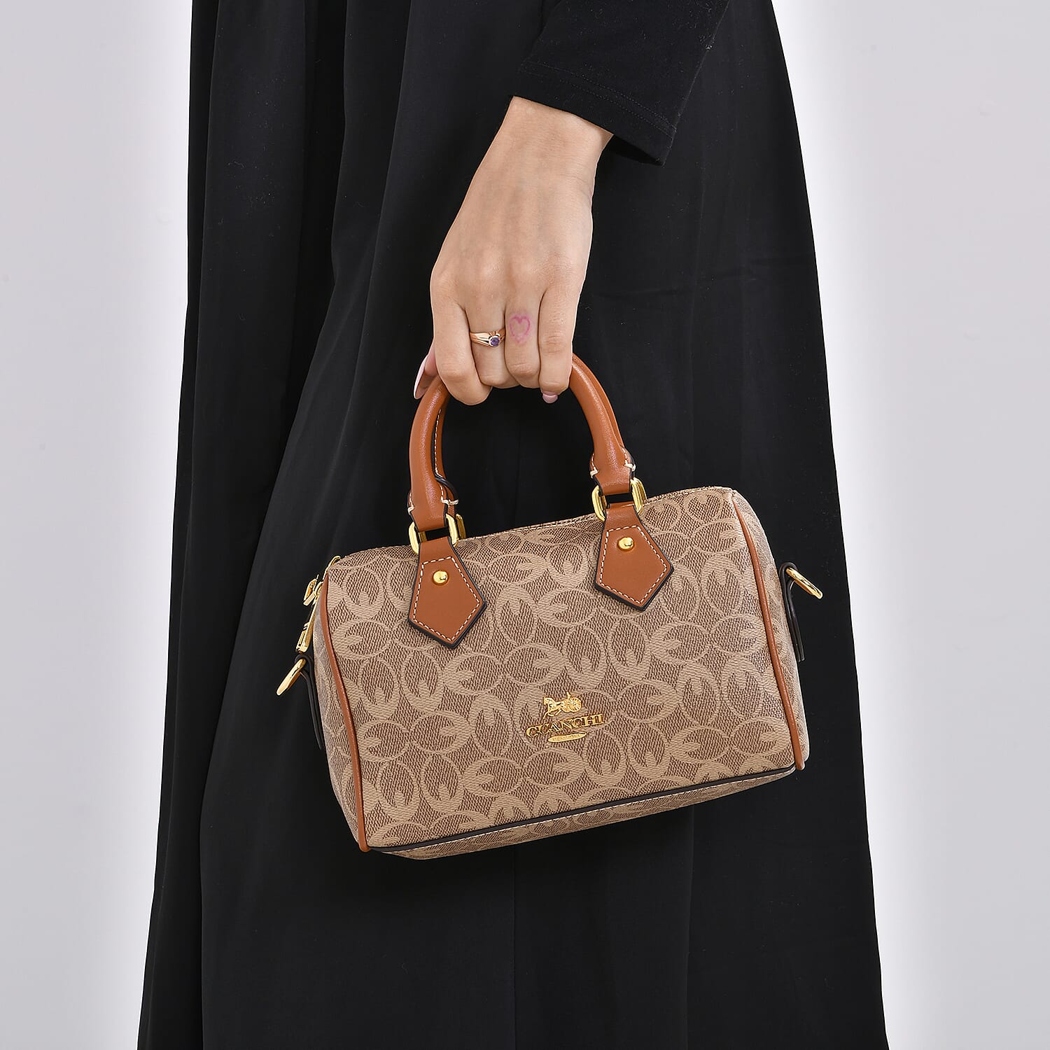 Guanchi Crossbody Bag with Exterior Zipped Pocket, Handle Drop & Shoulder Strap - Brown